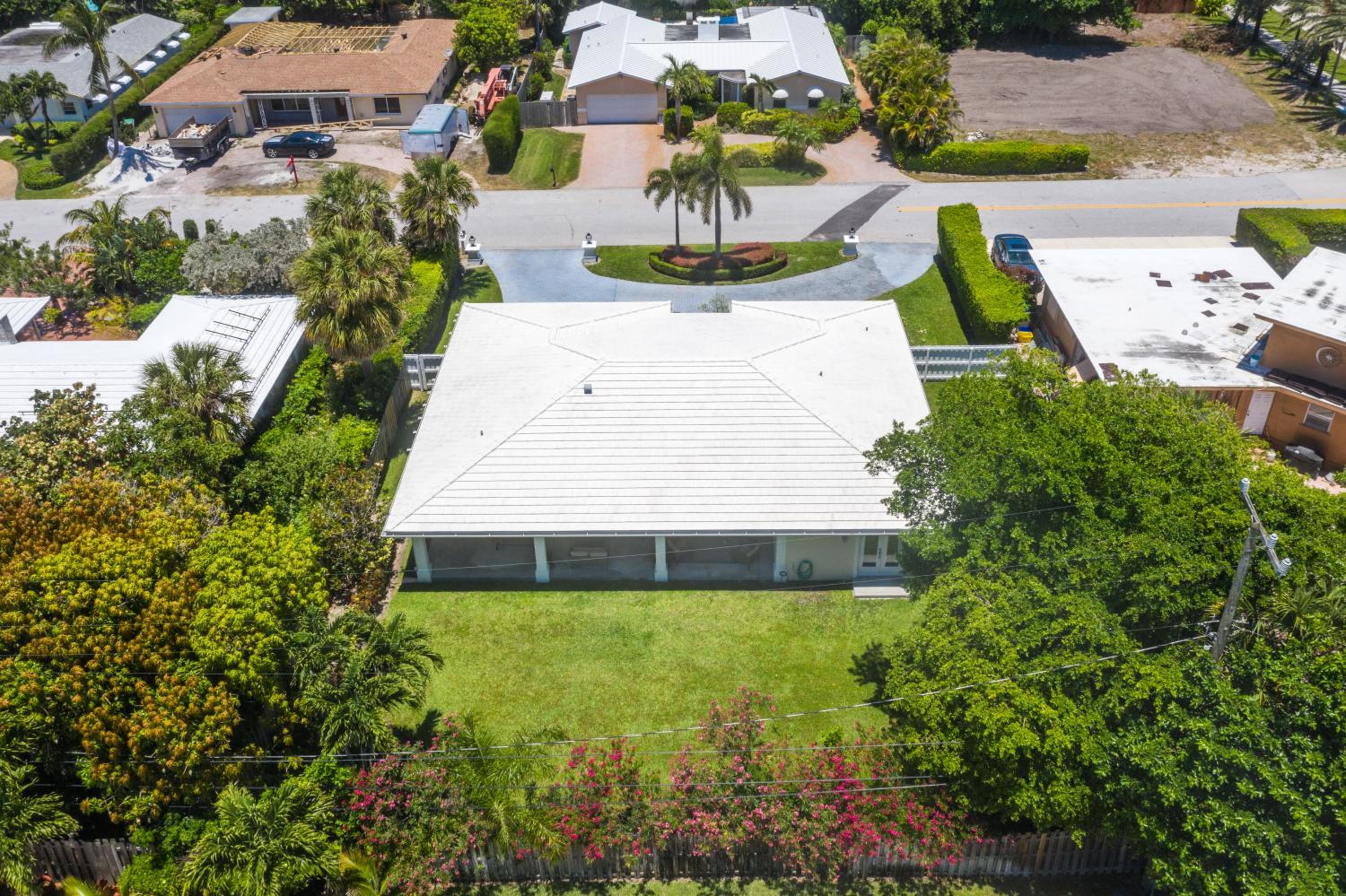 Across from Beach - Renovated Coastal Home, Gourmet Kitchen & Jetted Tub - by Maven Vacation Rentals view 5