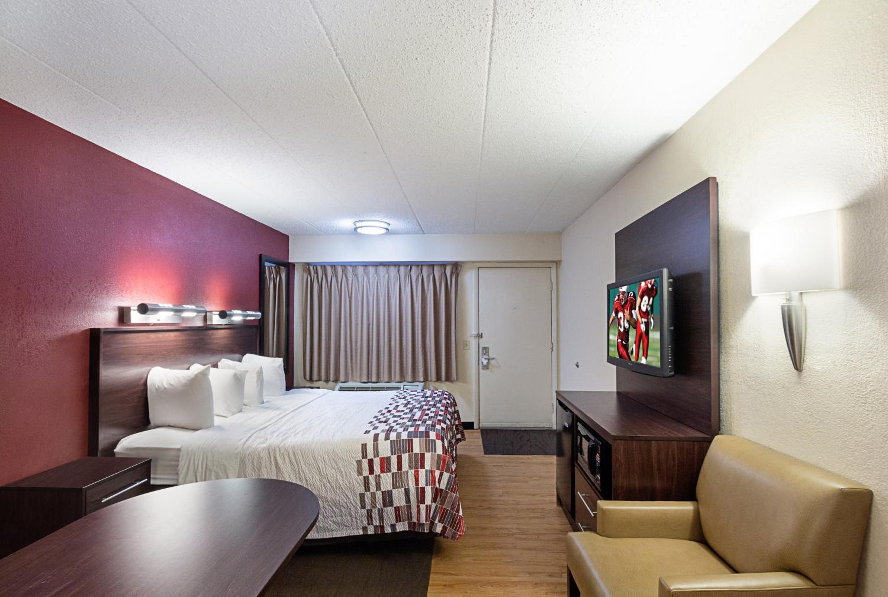 Plymouth Vacations - Red Roof Inn Minneapolis - Plymouth - Wayzata - Property Image 16