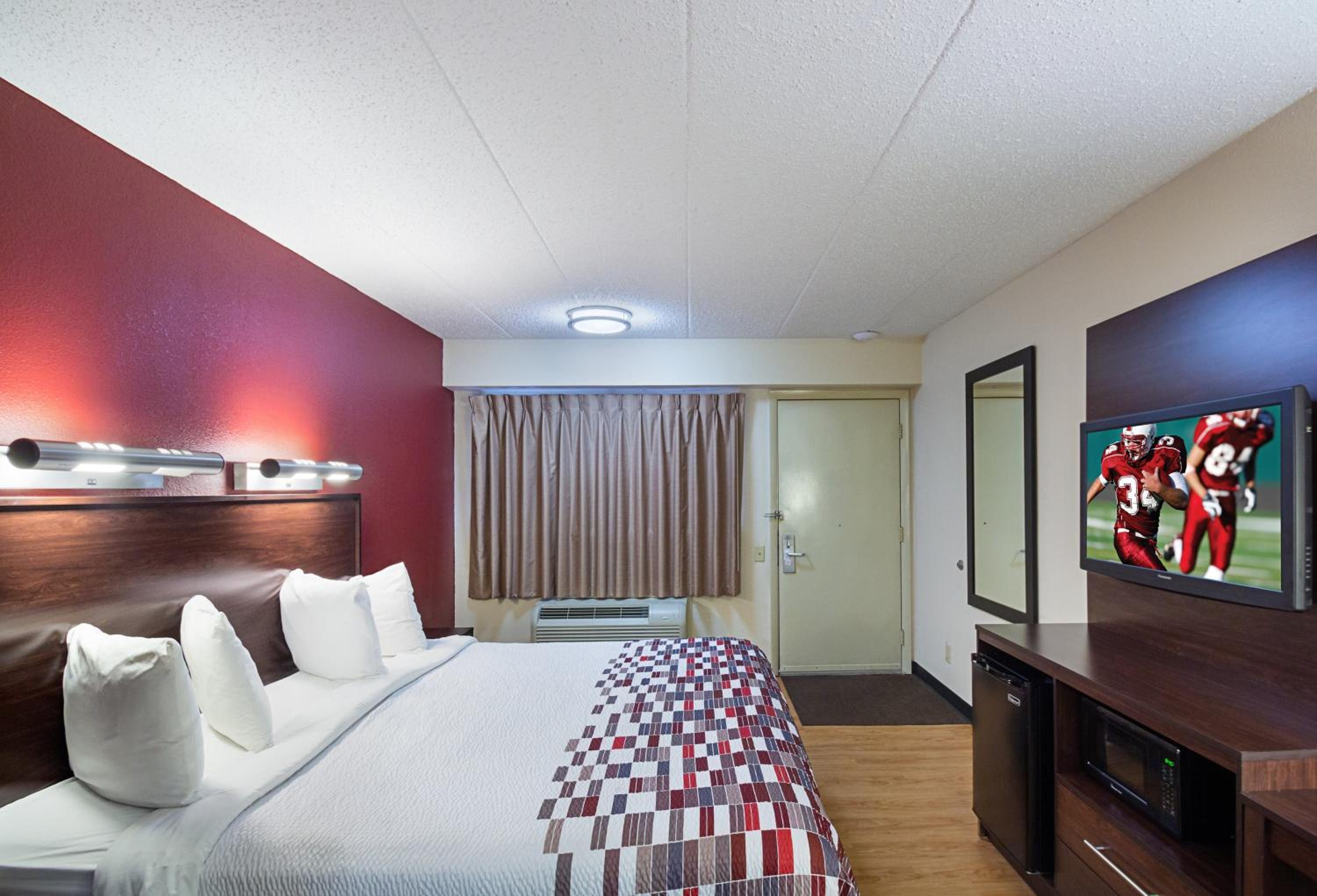 Plymouth Vacations - Red Roof Inn Minneapolis - Plymouth - Wayzata - Property Image 6
