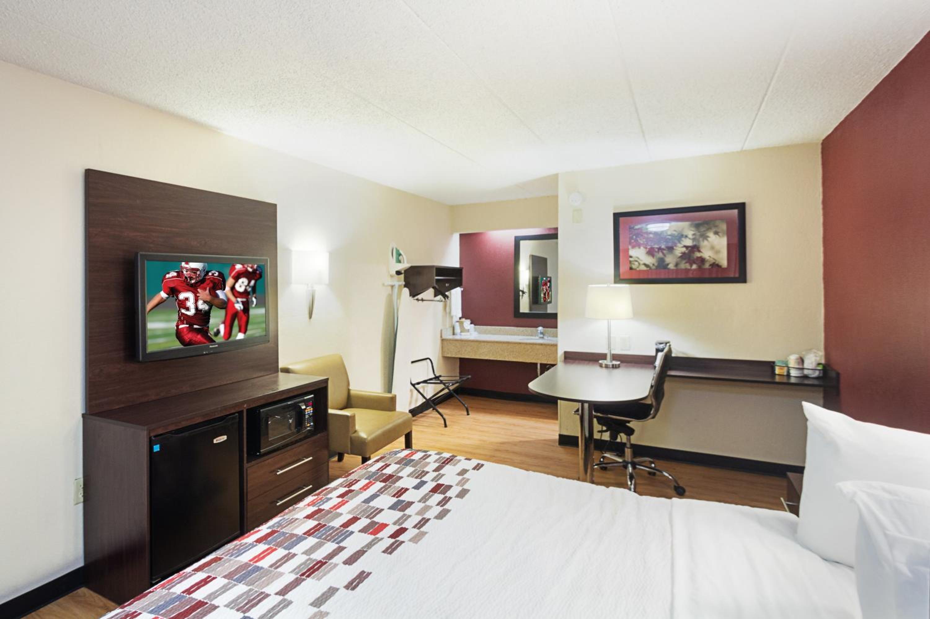 Plymouth Vacations - Red Roof Inn Minneapolis - Plymouth - Wayzata - Property Image 15