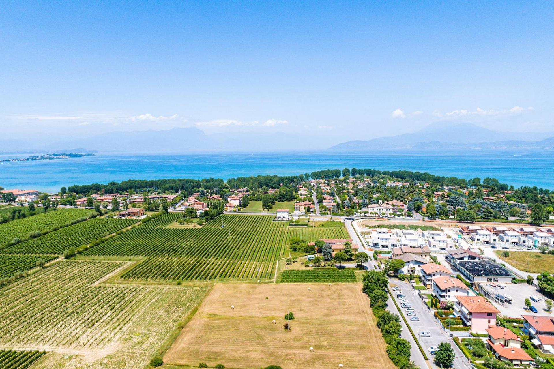 Wolf House - Sirmione Holiday view 3