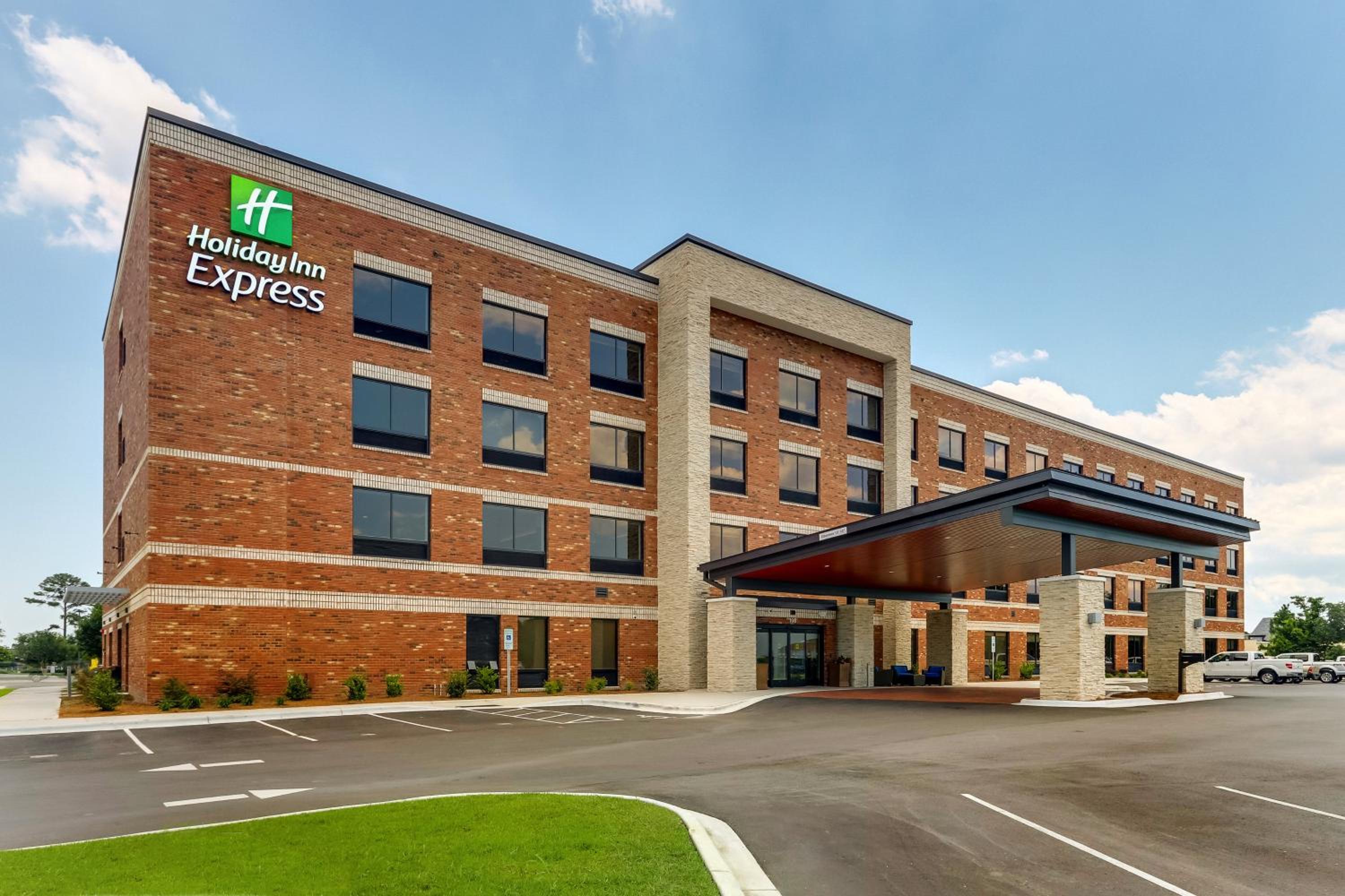 Hotel Holiday Inn Express - Wilmington - Porters Neck, an IHG Hotel - Image 1