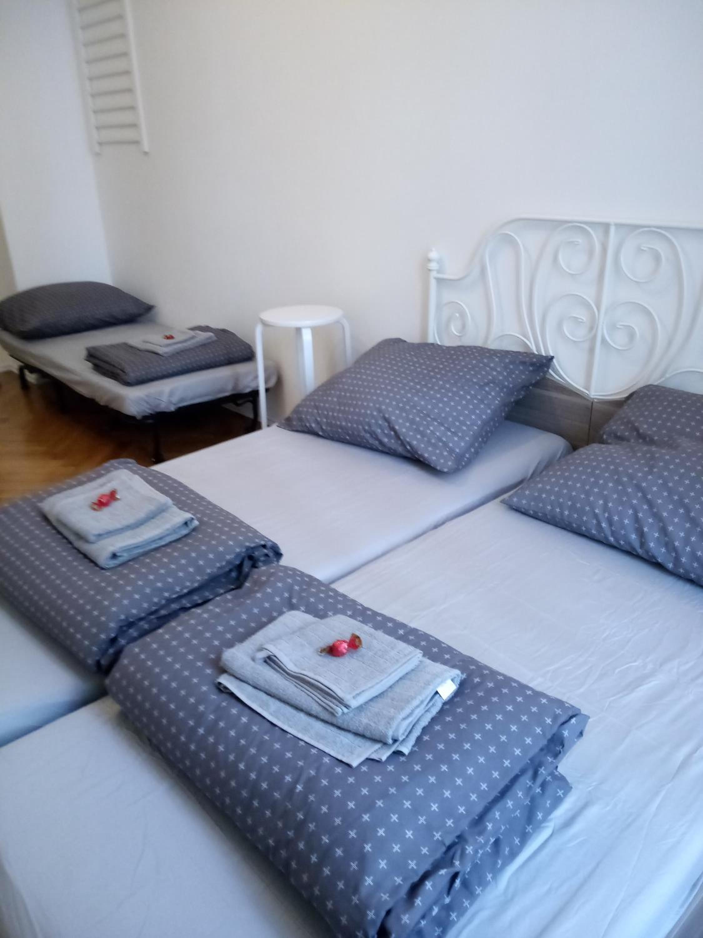 Gallys Apartments