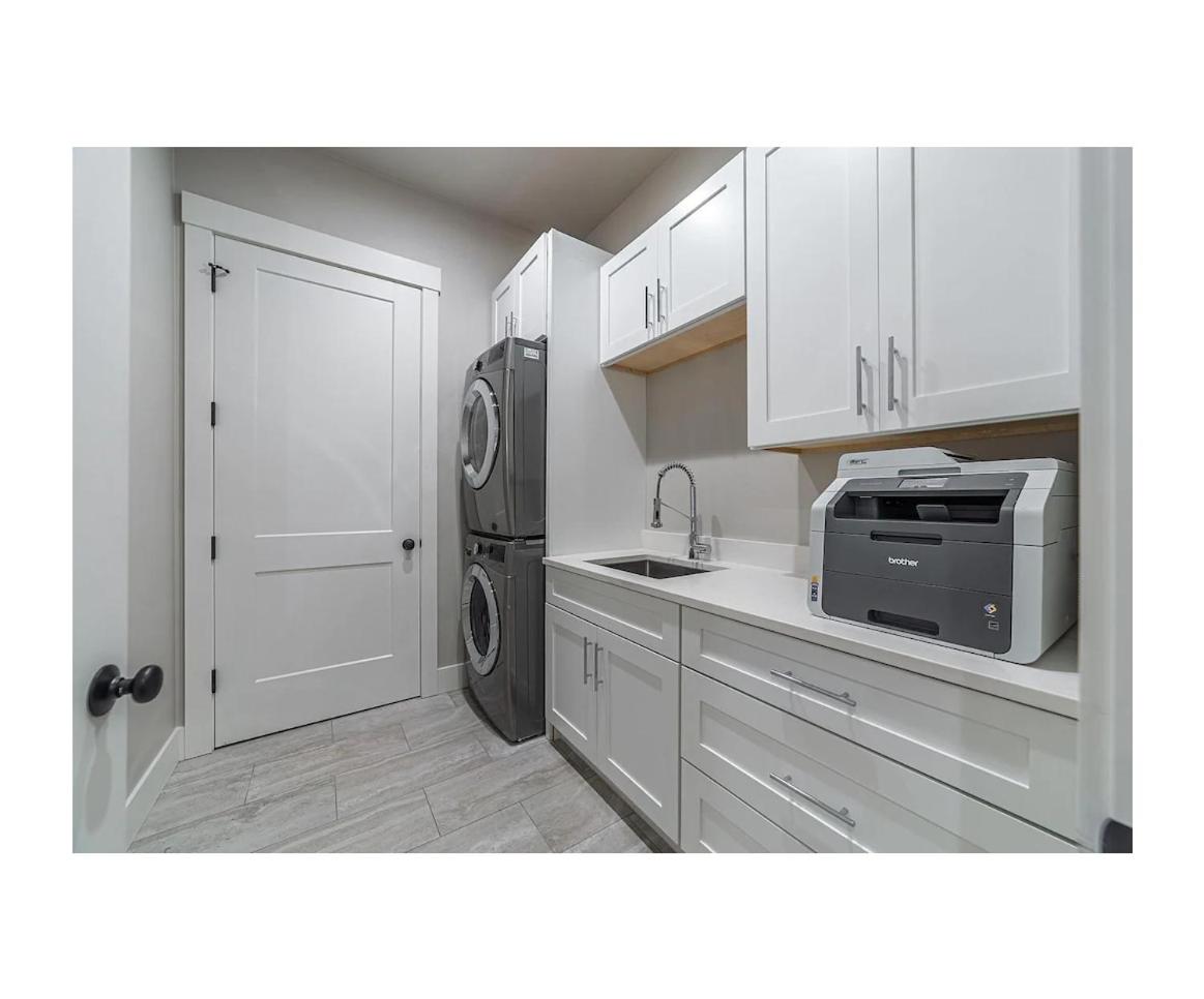 Premium 4BR/3.5B modern home near beach, skiing and downtown. Ping pong + bikes. view 5