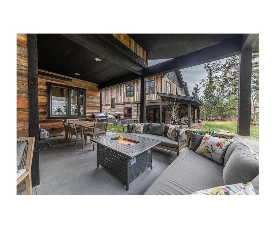 Premium 4BR/3.5B modern home near beach, skiing and downtown. Ping pong + bikes. view 4