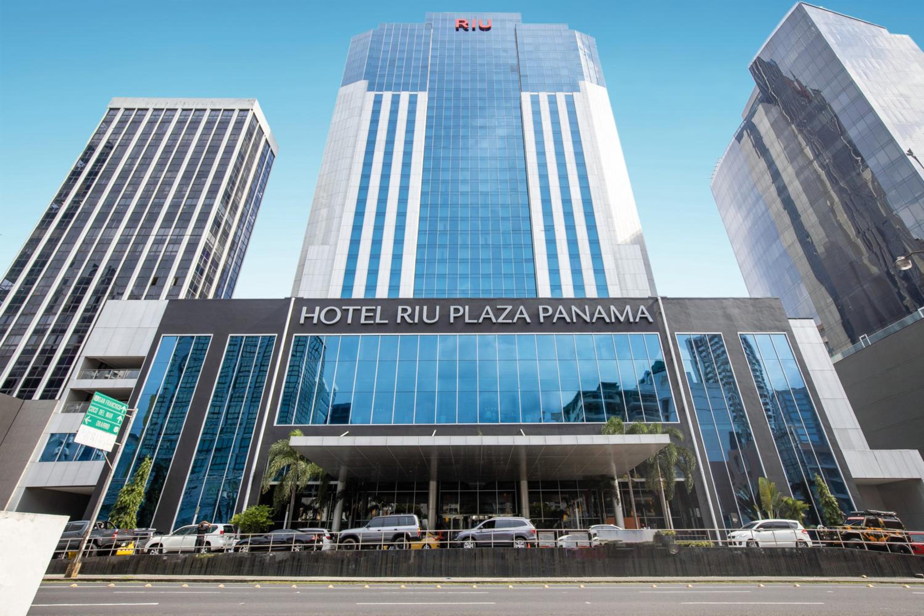 Hotel Riu Plaza Panamá - Image 1
