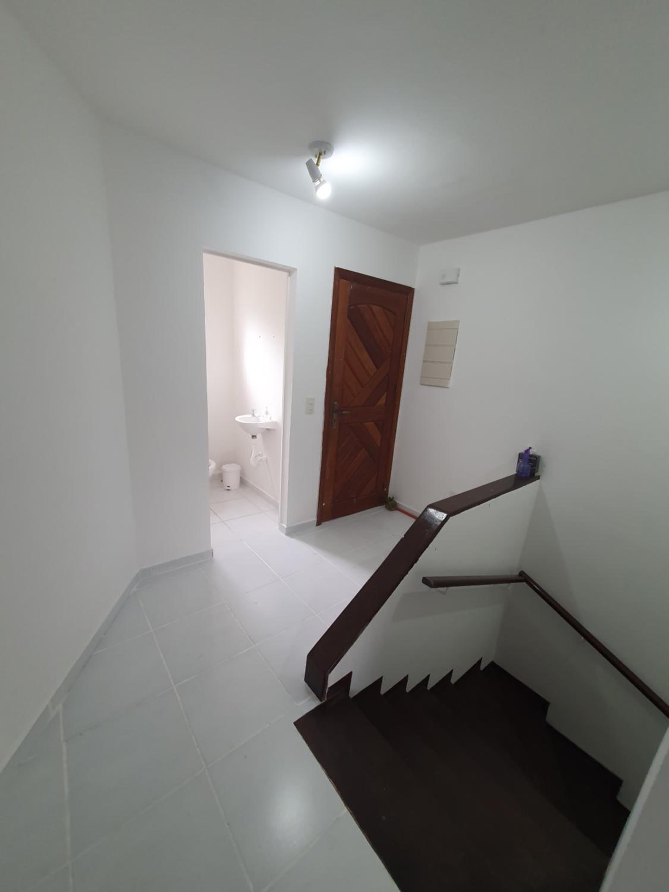 Apartamento até 10 pessoas na enseada Guarujá em condomínio clube praia piscinas salão jogos quadra futebol campo parquinho brinquedos Wi-fi Home office