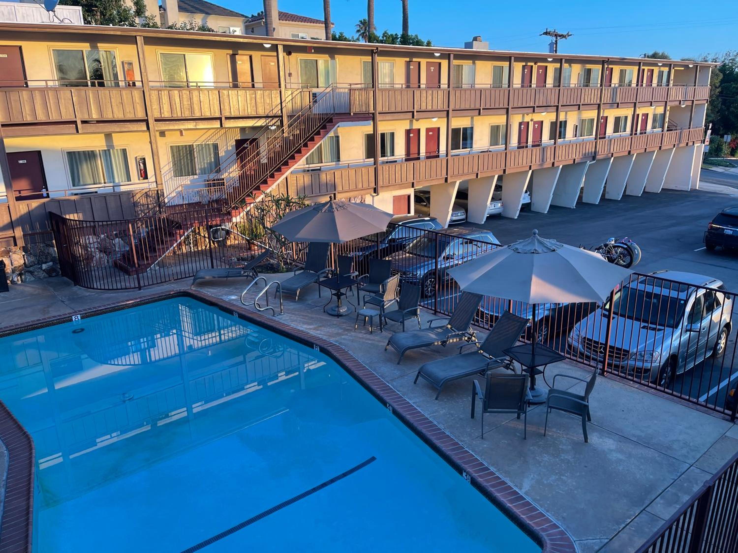 Seahorse Inn Manhattan Beach - LAX view 3