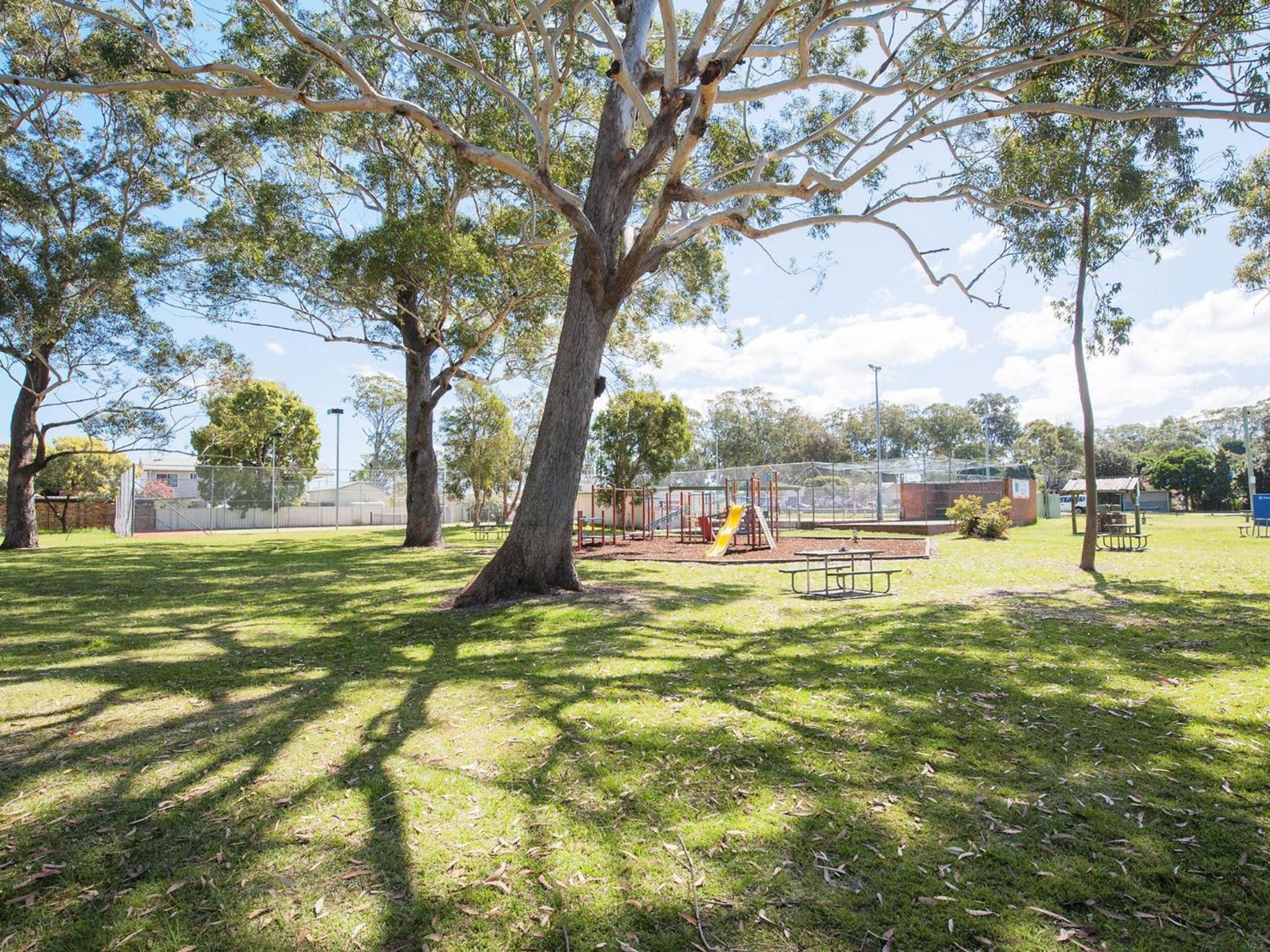Casuarinas 5 superb waterfront unit