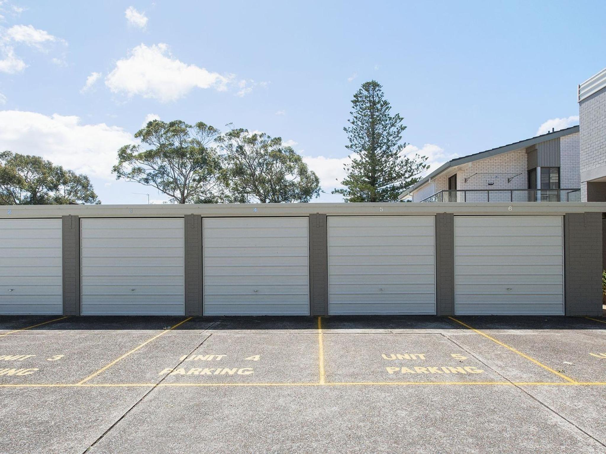 Casuarinas 5 superb waterfront unit