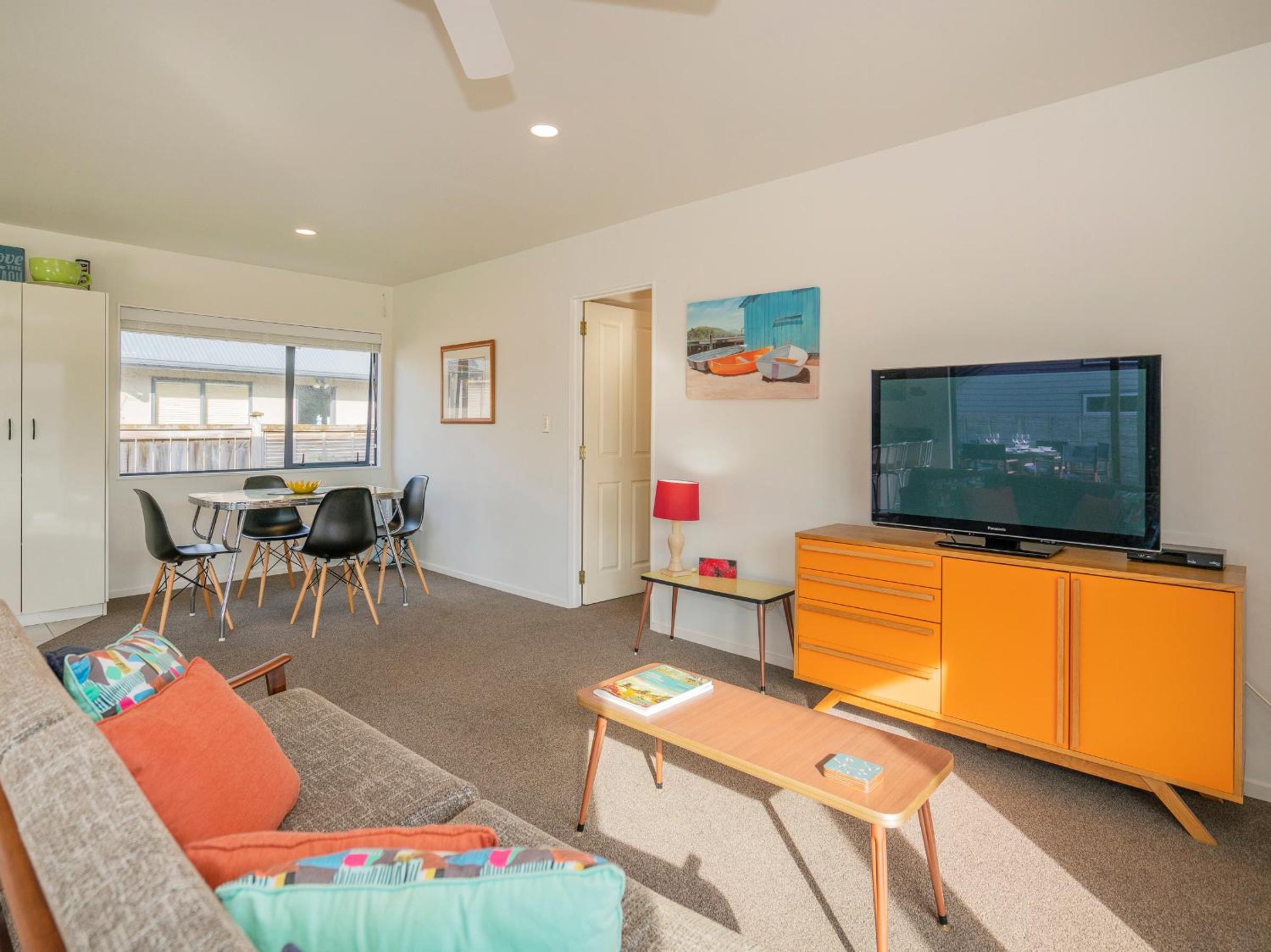 Sunlight Bach - Whitianga Holiday Home view 4