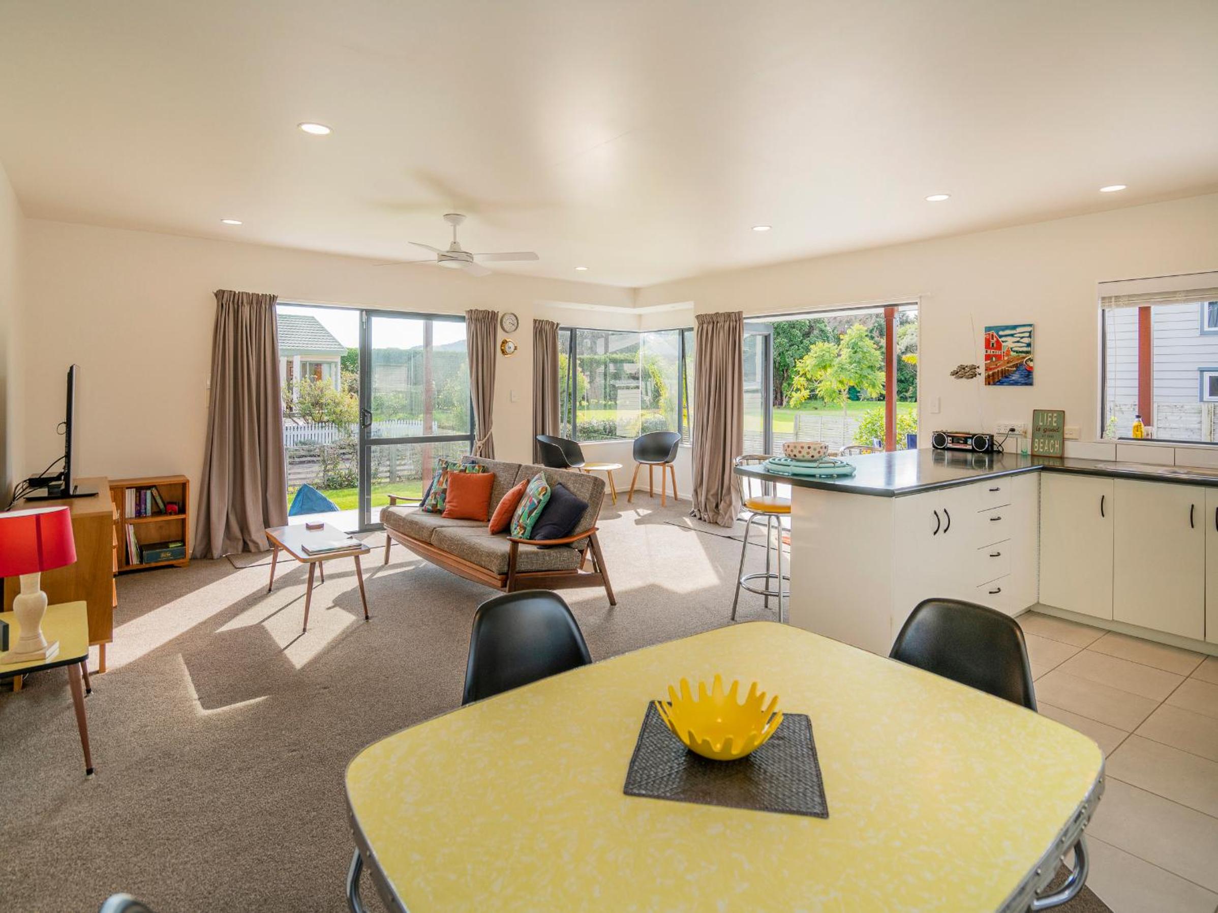 Sunlight Bach - Whitianga Holiday Home view 5