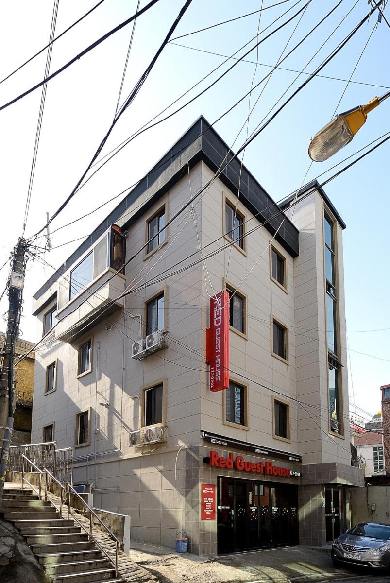 Red Guesthouse