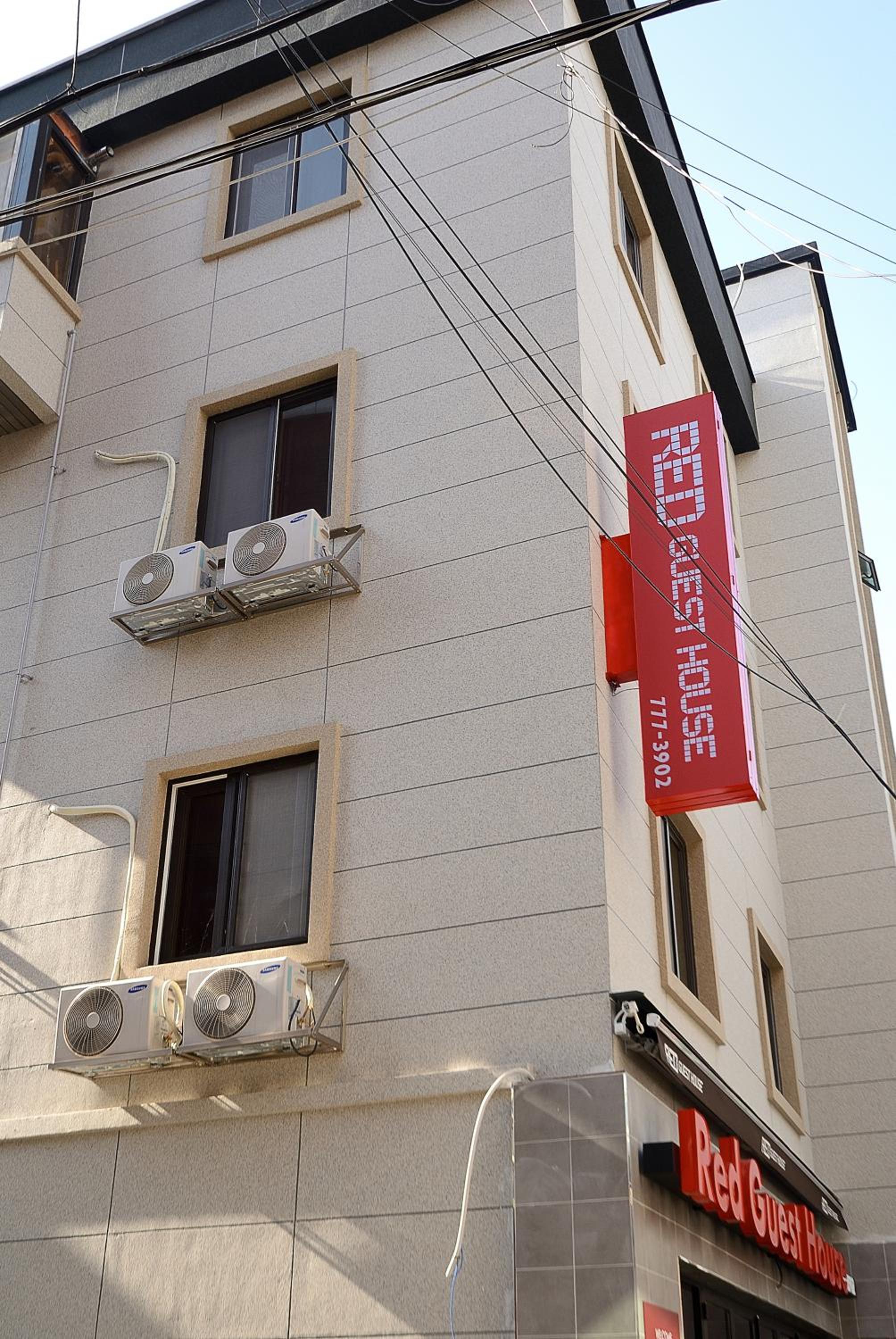 Red Guesthouse