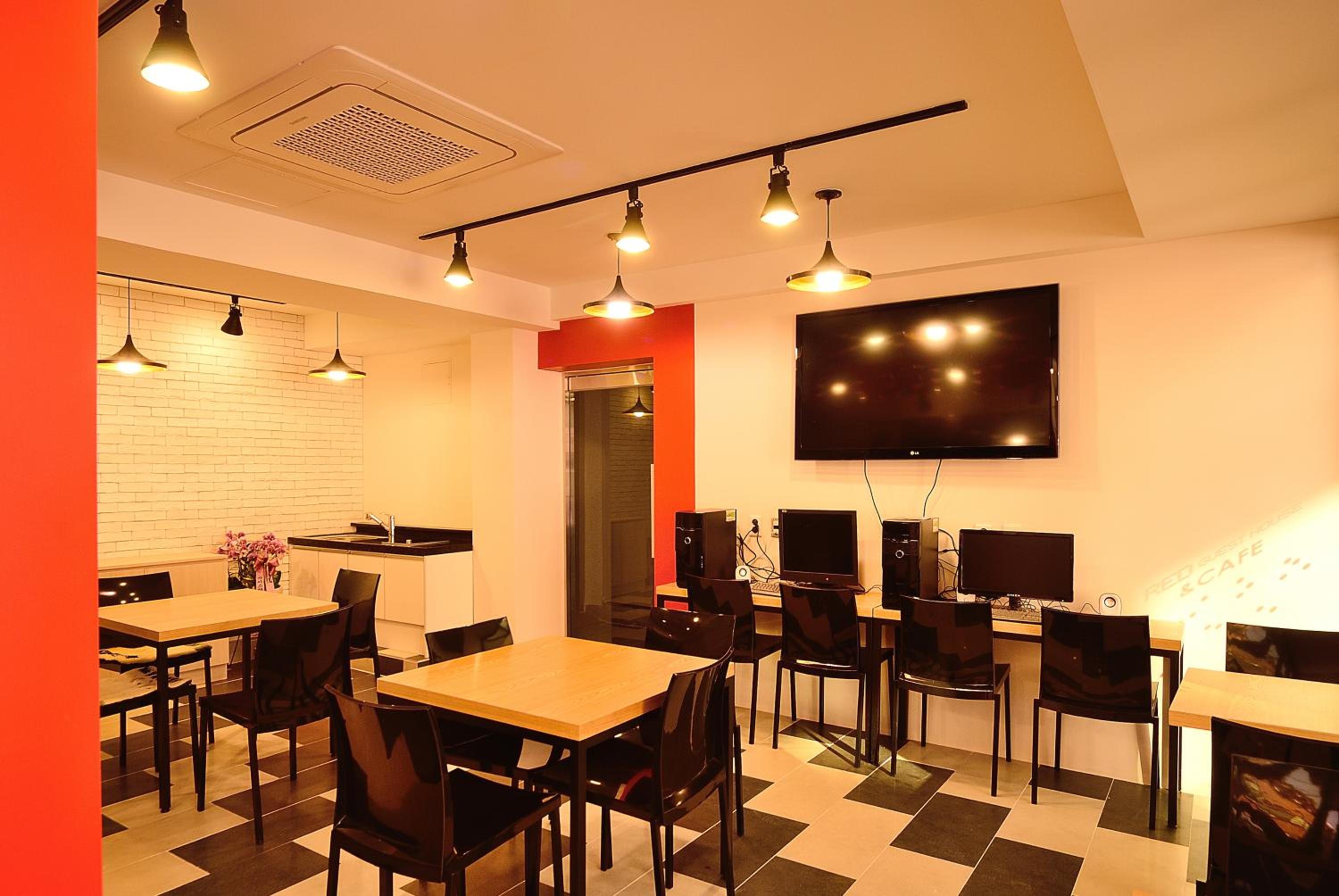 Red Guesthouse