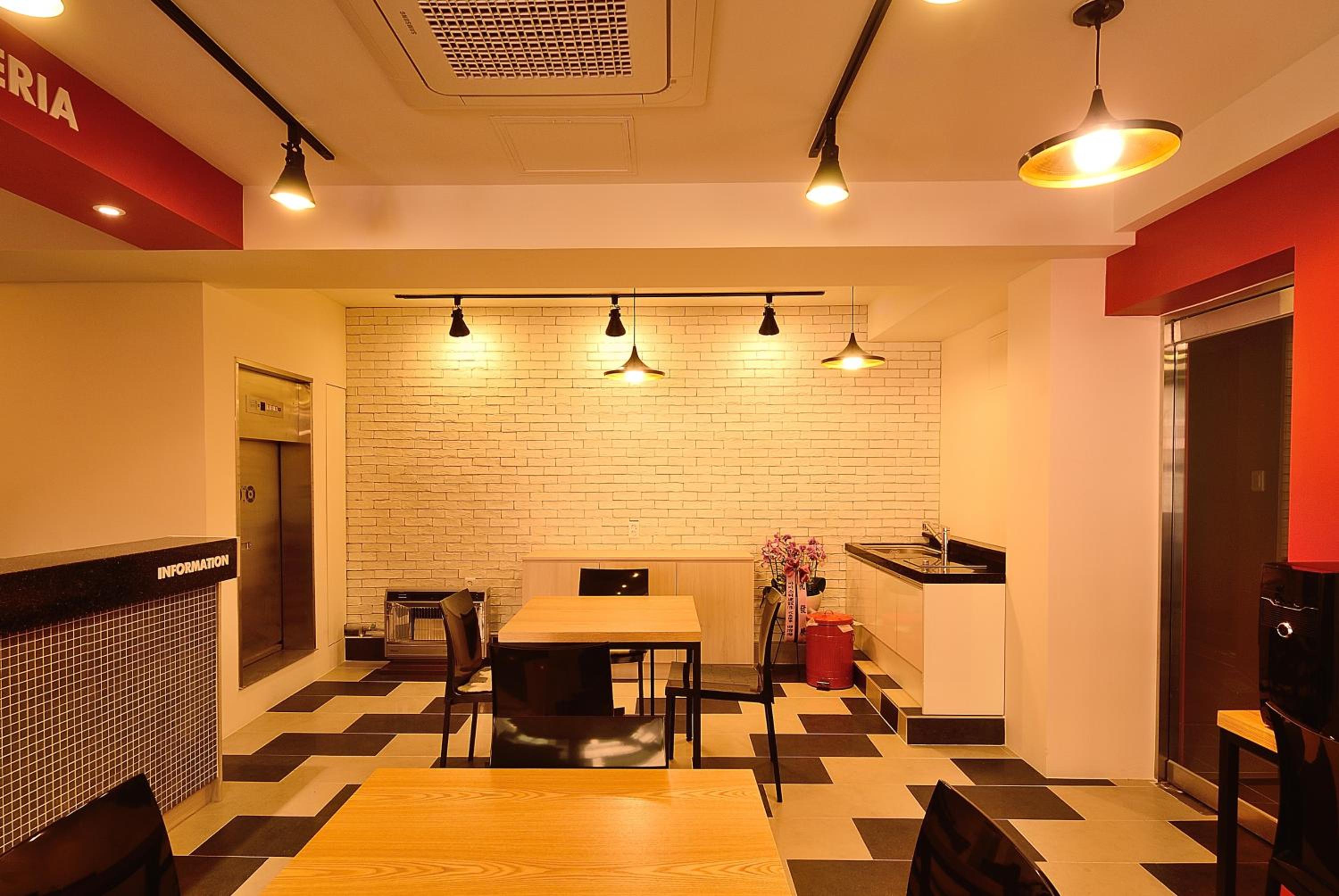 Red Guesthouse