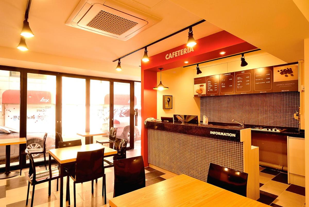 Red Guesthouse