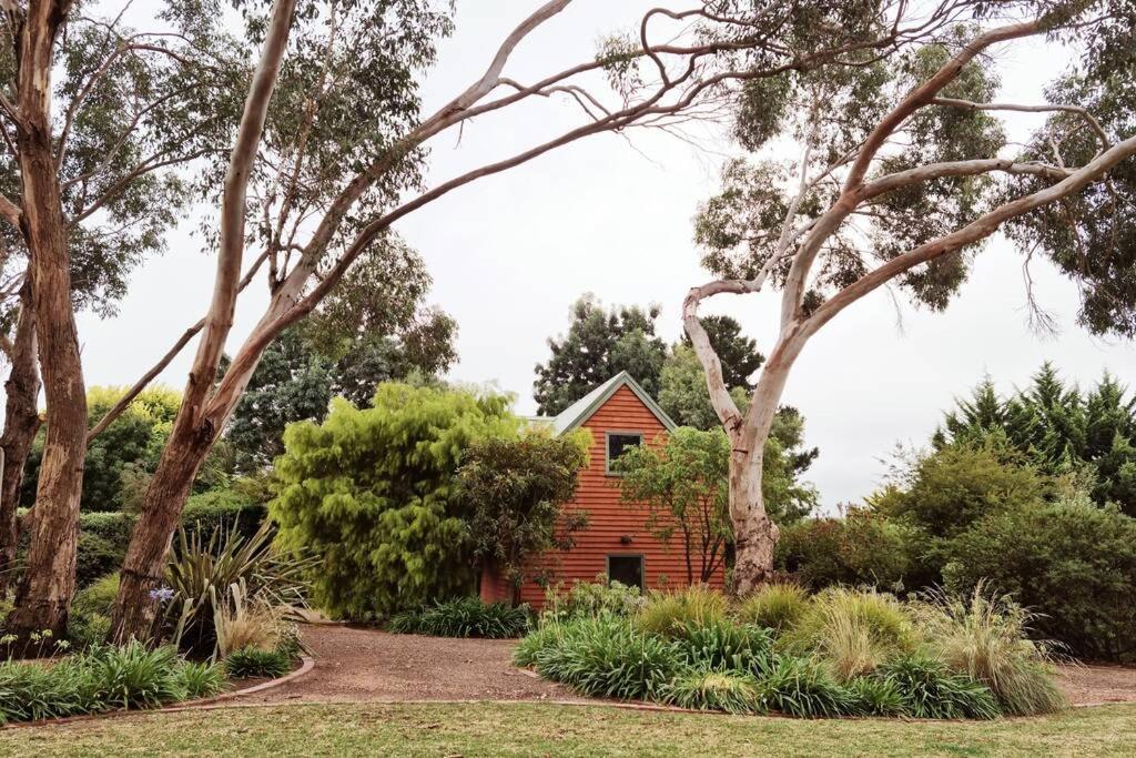 Native Garden Retreat