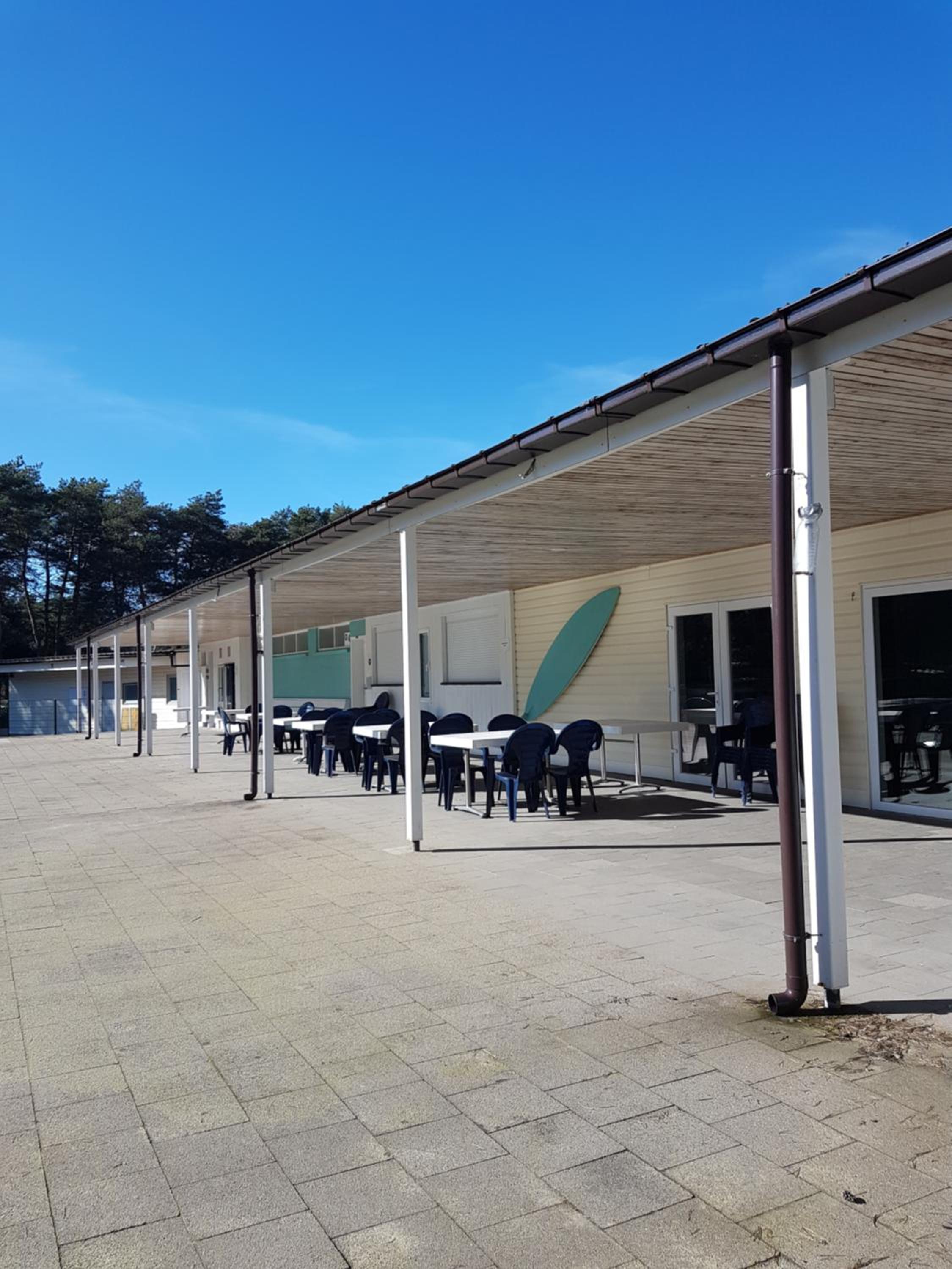 " CasitaCuriosa " chalet op camping met buitenzwembad view 3