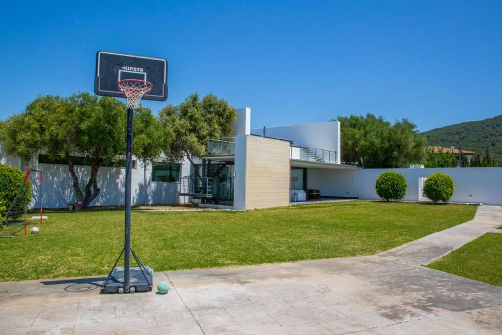 ELEGANTE Y SOFISTICADA VILLA DE 5 HABITACIONES