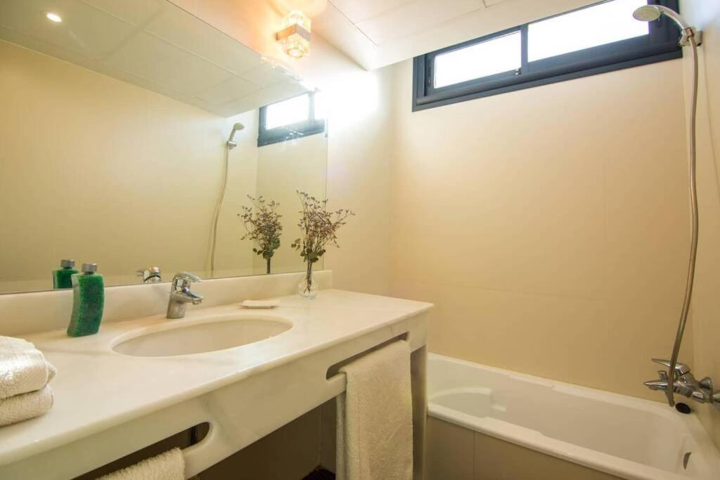 ELEGANTE Y SOFISTICADA VILLA DE 5 HABITACIONES