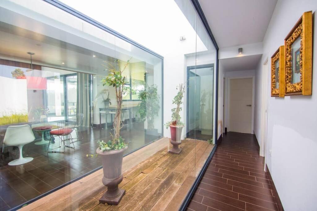 ELEGANTE Y SOFISTICADA VILLA DE 5 HABITACIONES