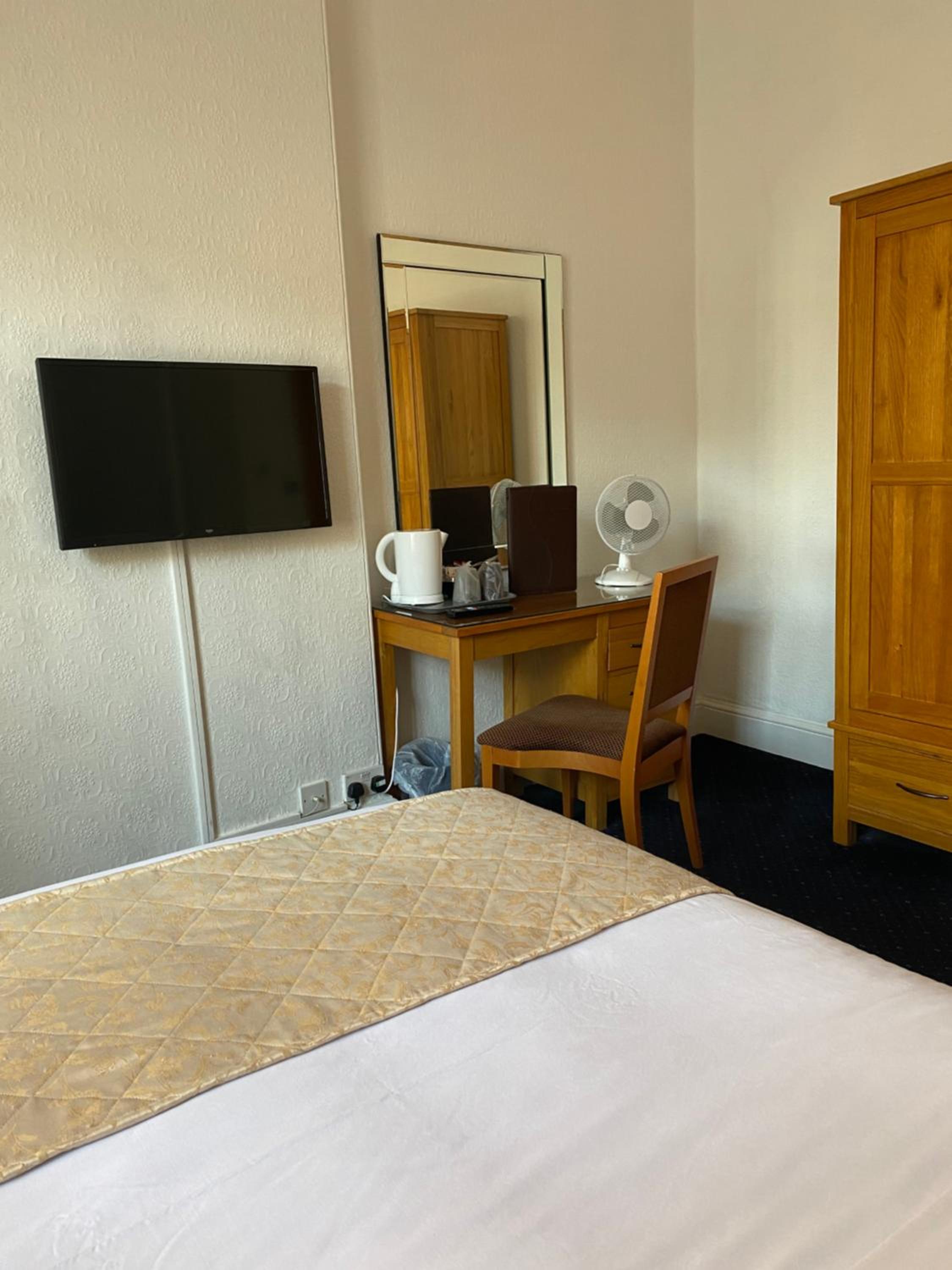 Bridgwater Vacations - The Tudor Hotel - Property Image 11