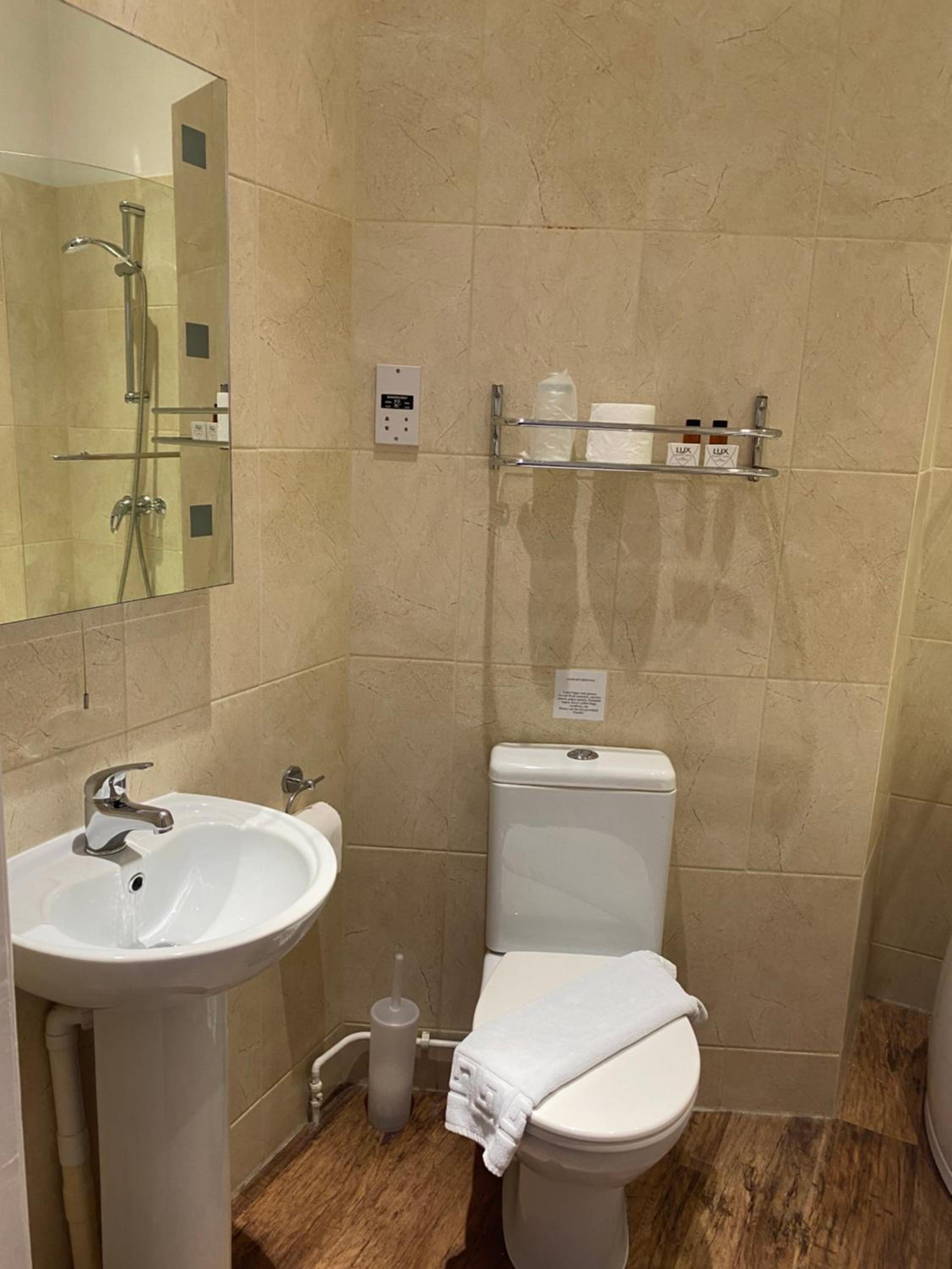 Bridgwater Vacations - The Tudor Hotel - Property Image 9
