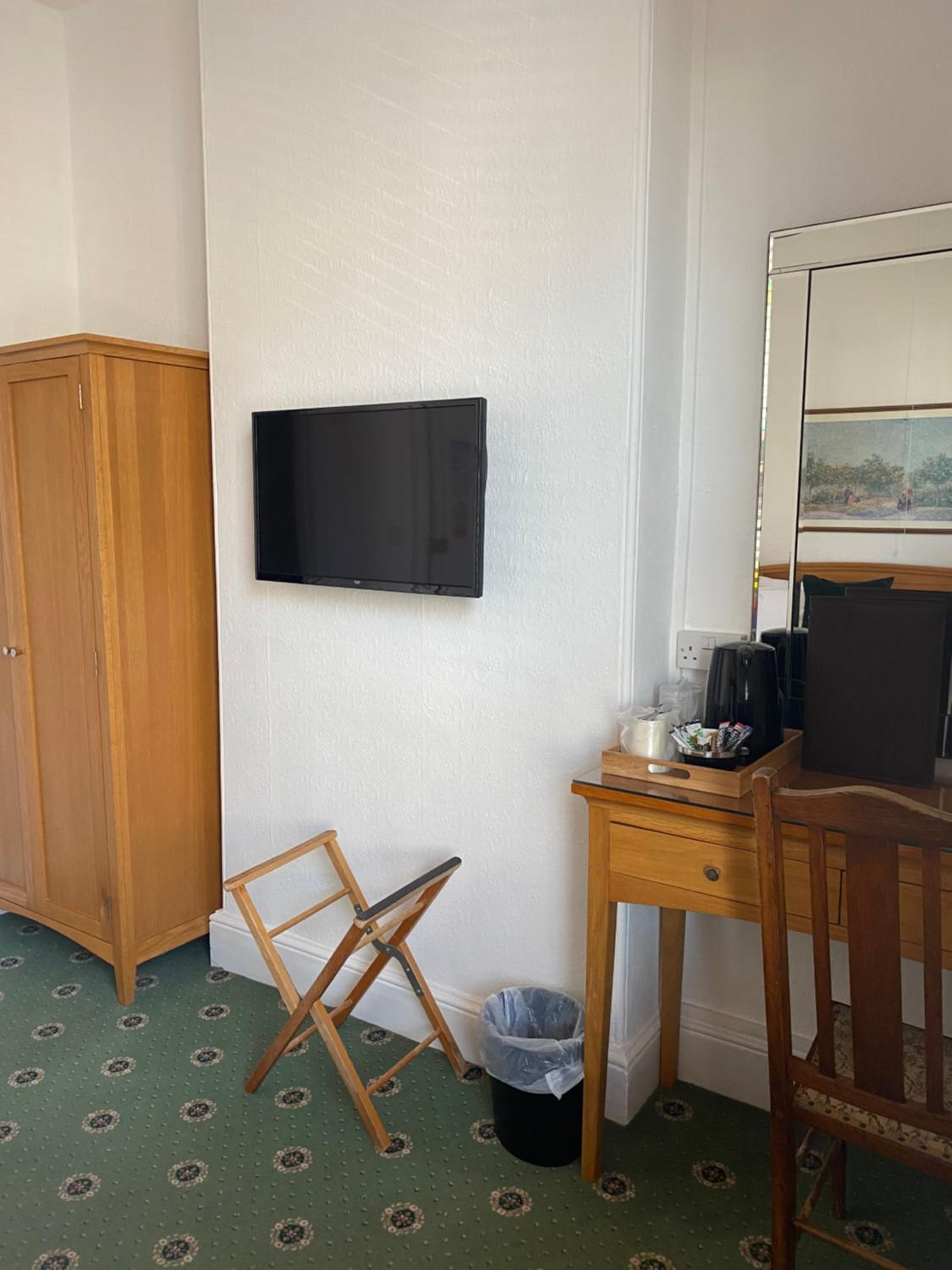 Bridgwater Vacations - The Tudor Hotel - Property Image 7