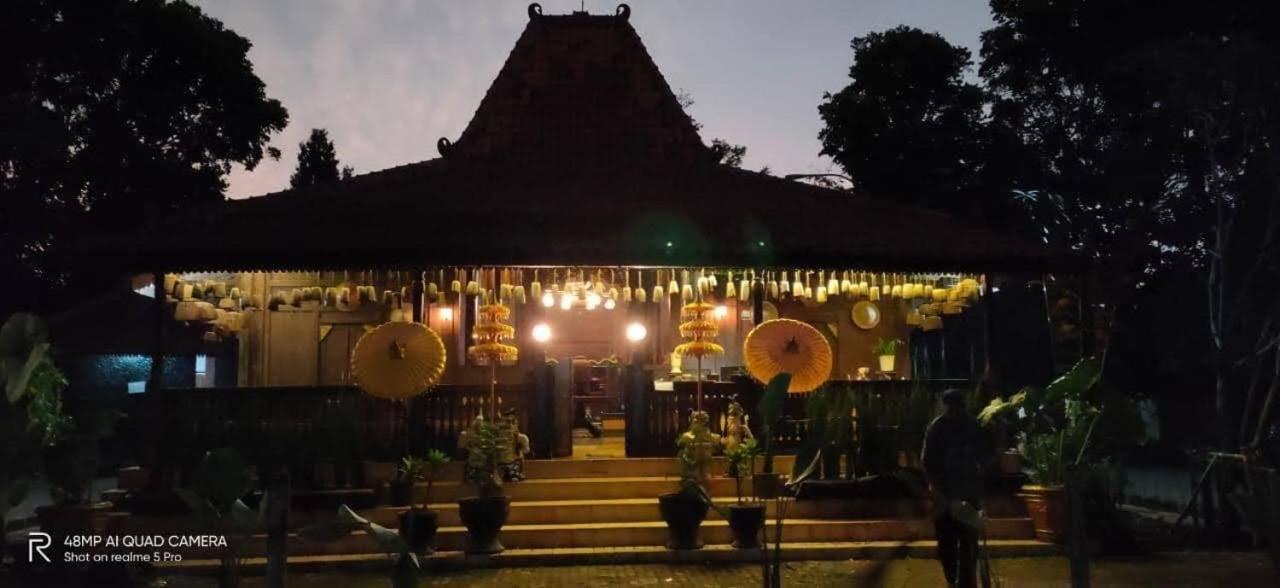 Kampoeng Wisata Rumah Joglo