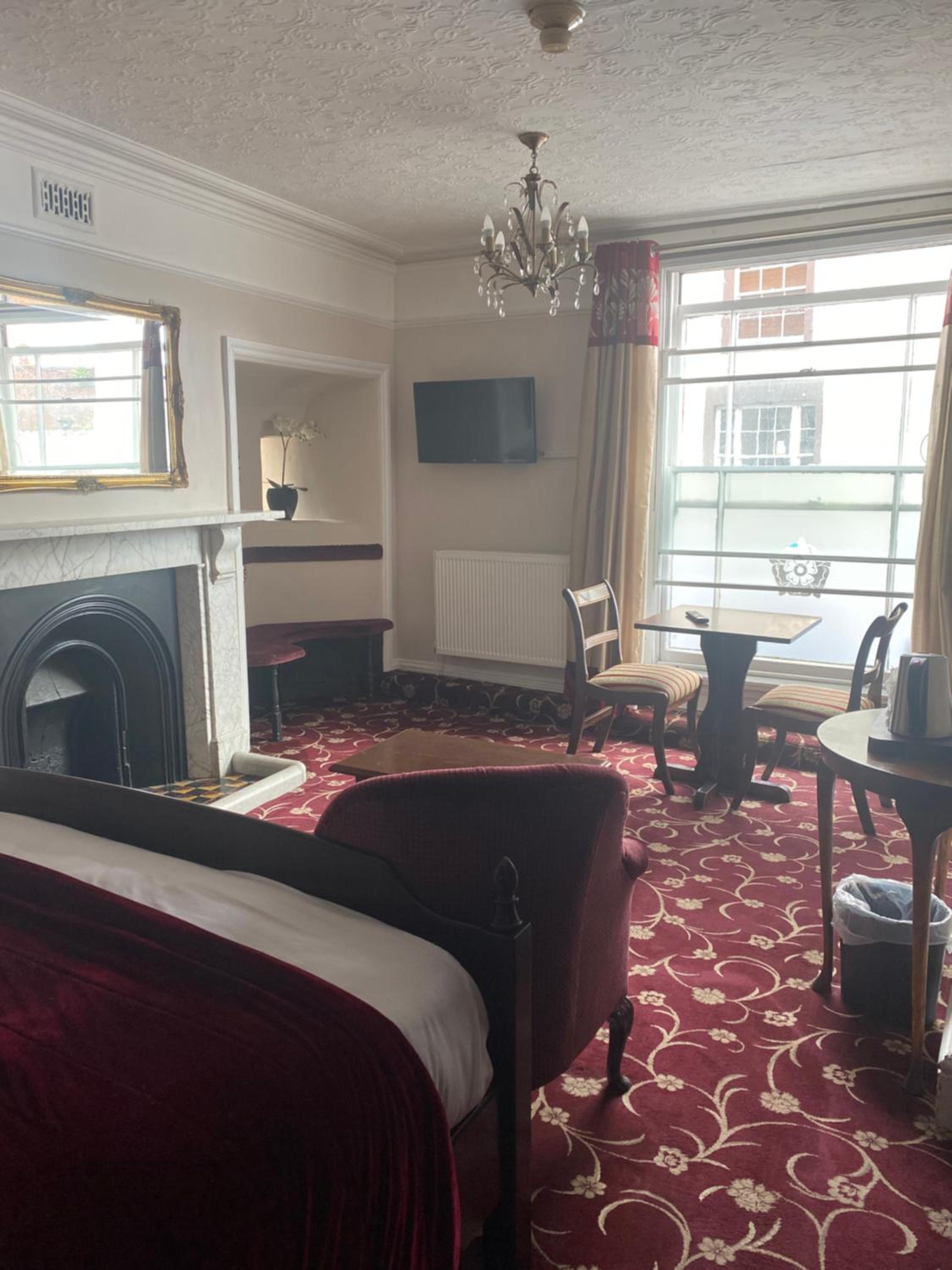 Bridgwater Vacations - The Tudor Hotel - Property Image 2