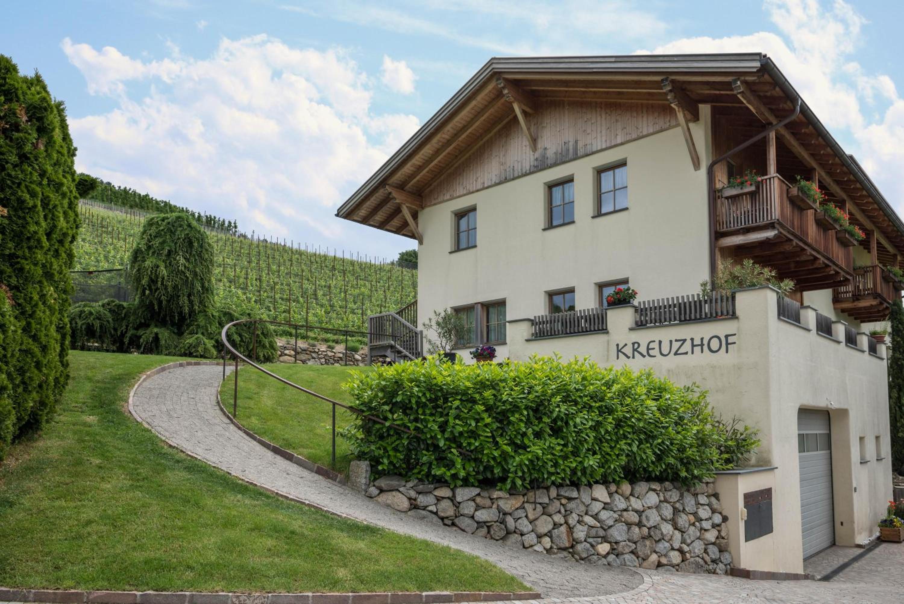 Kreuzhof links view 4