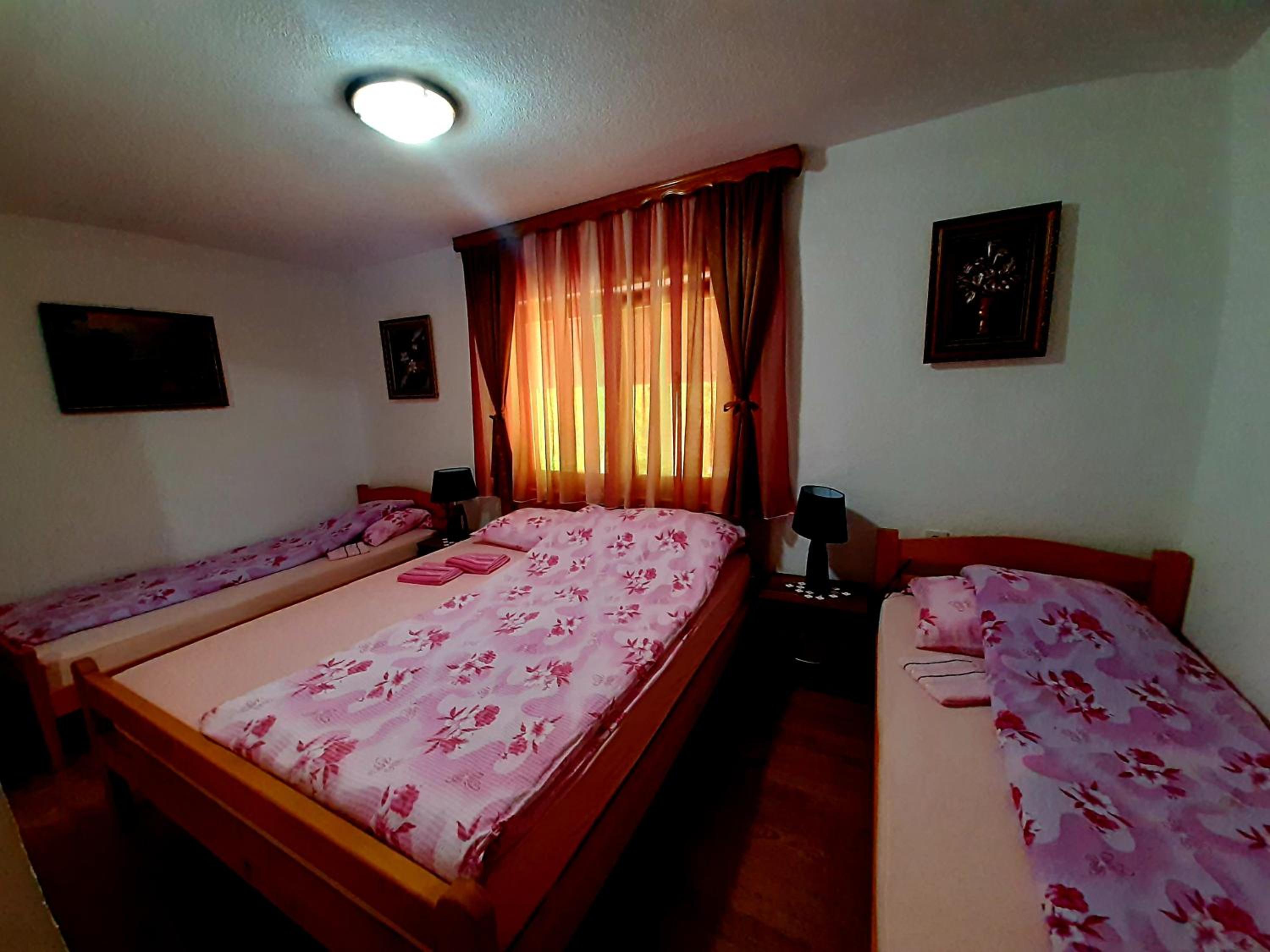 Janjske otoke - smještaj na selu (Milorad Piljić)