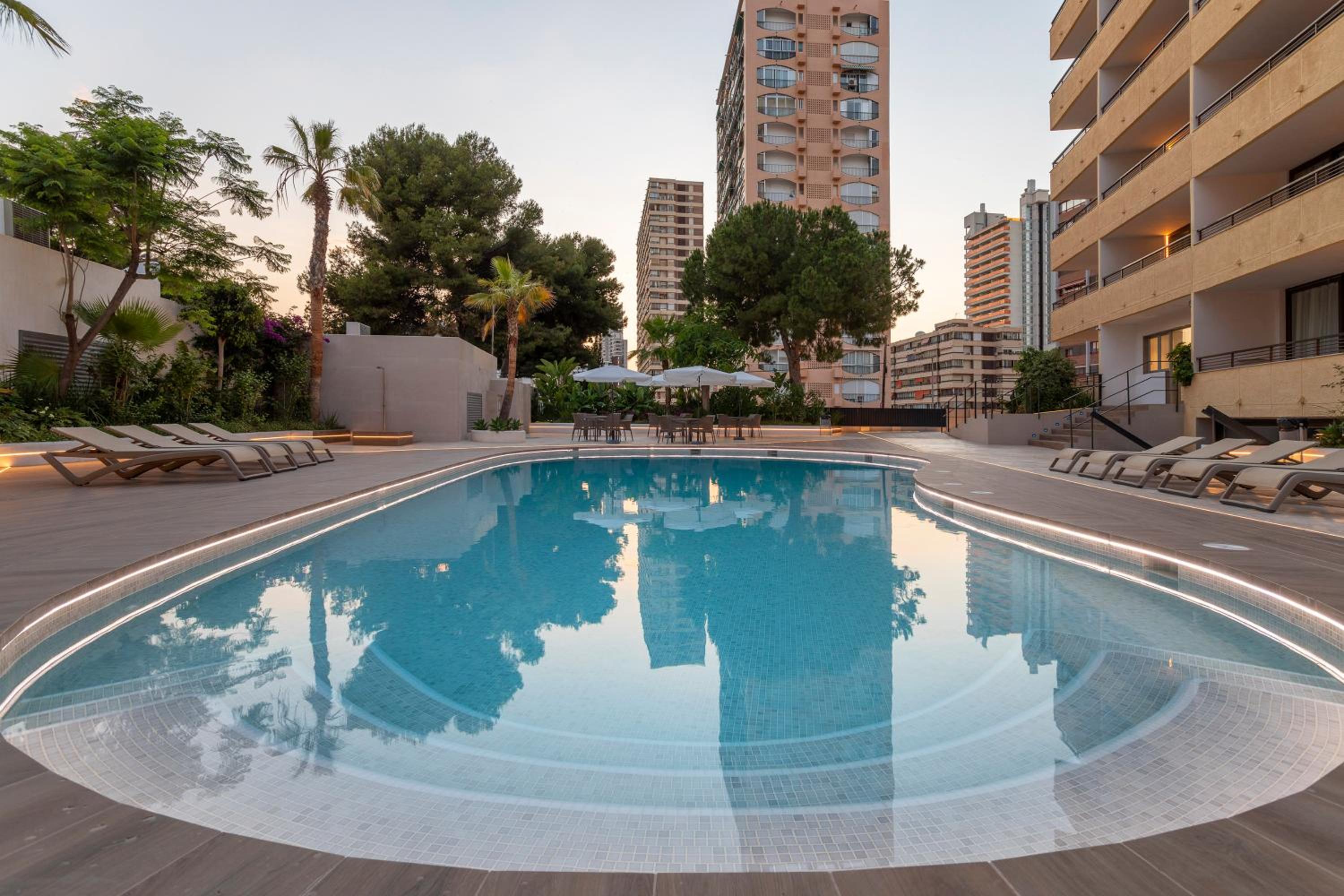Halley Hotel and Apartments, Affiliated by Meliá