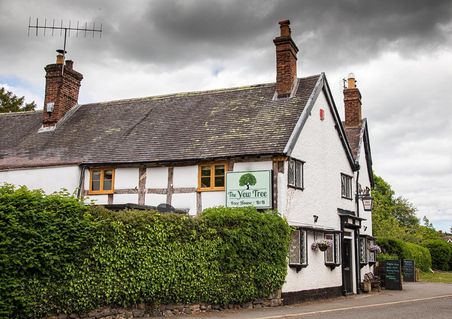 Hotel The Yew Tree Inn - Image 1