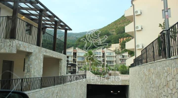 Beauty apartment in Blue star complex Pržno Montenegro view 4