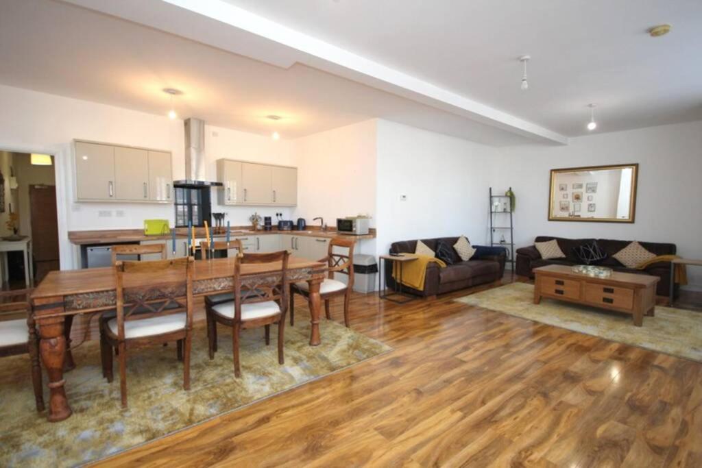 Spacious, Well-Equipped Apartment With Parking view 4