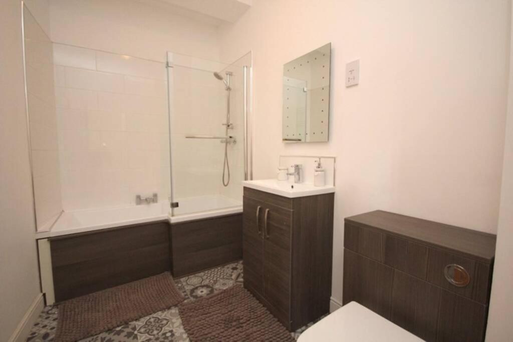 Spacious, Well-Equipped Apartment With Parking view 3