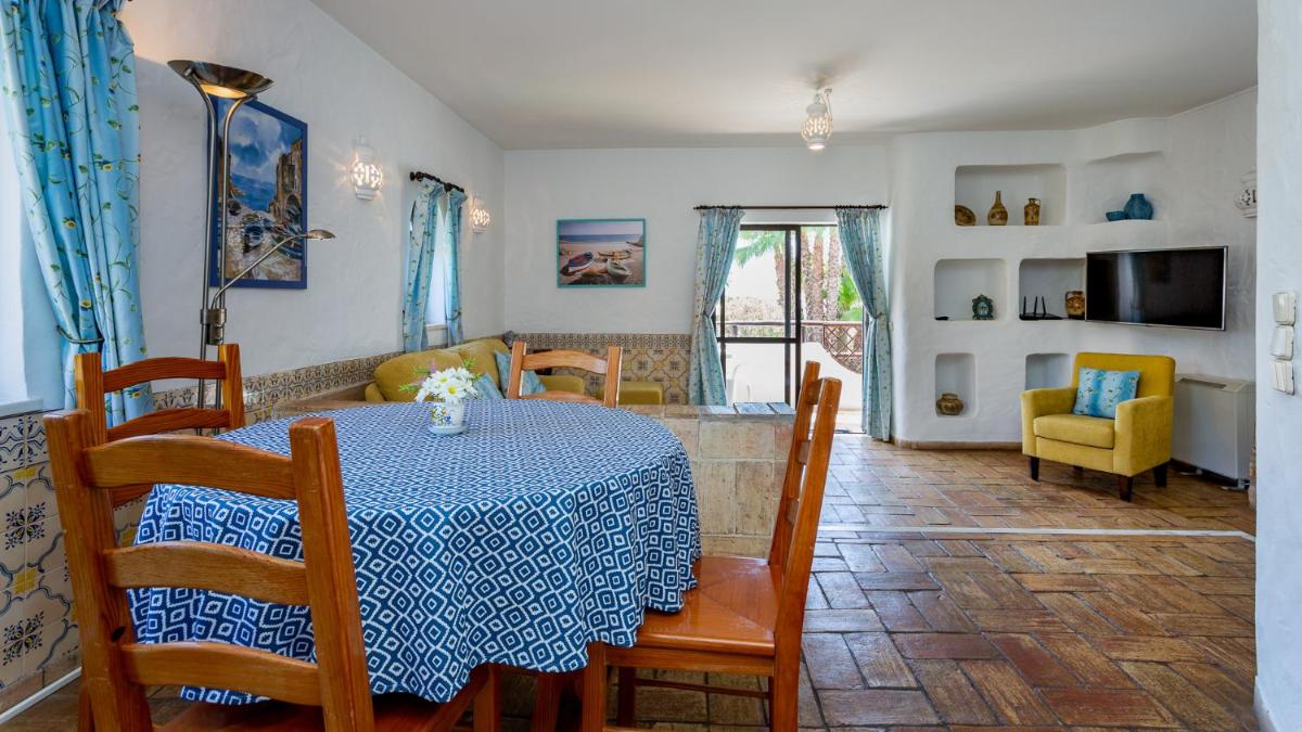Villa Strelitzia view 3