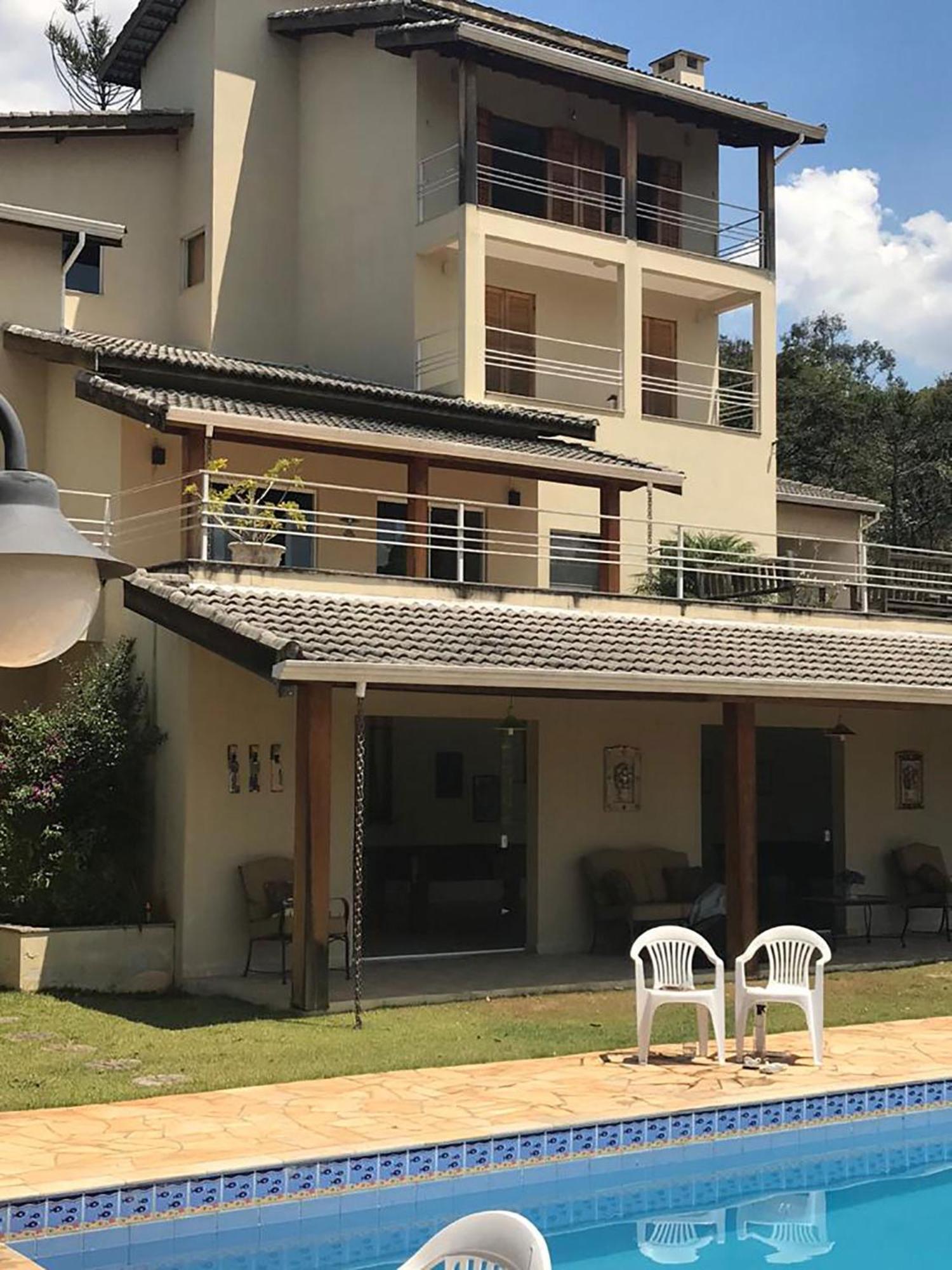 Chacara c Wi-Fi, piscina e lazer em Campo Limpo SP