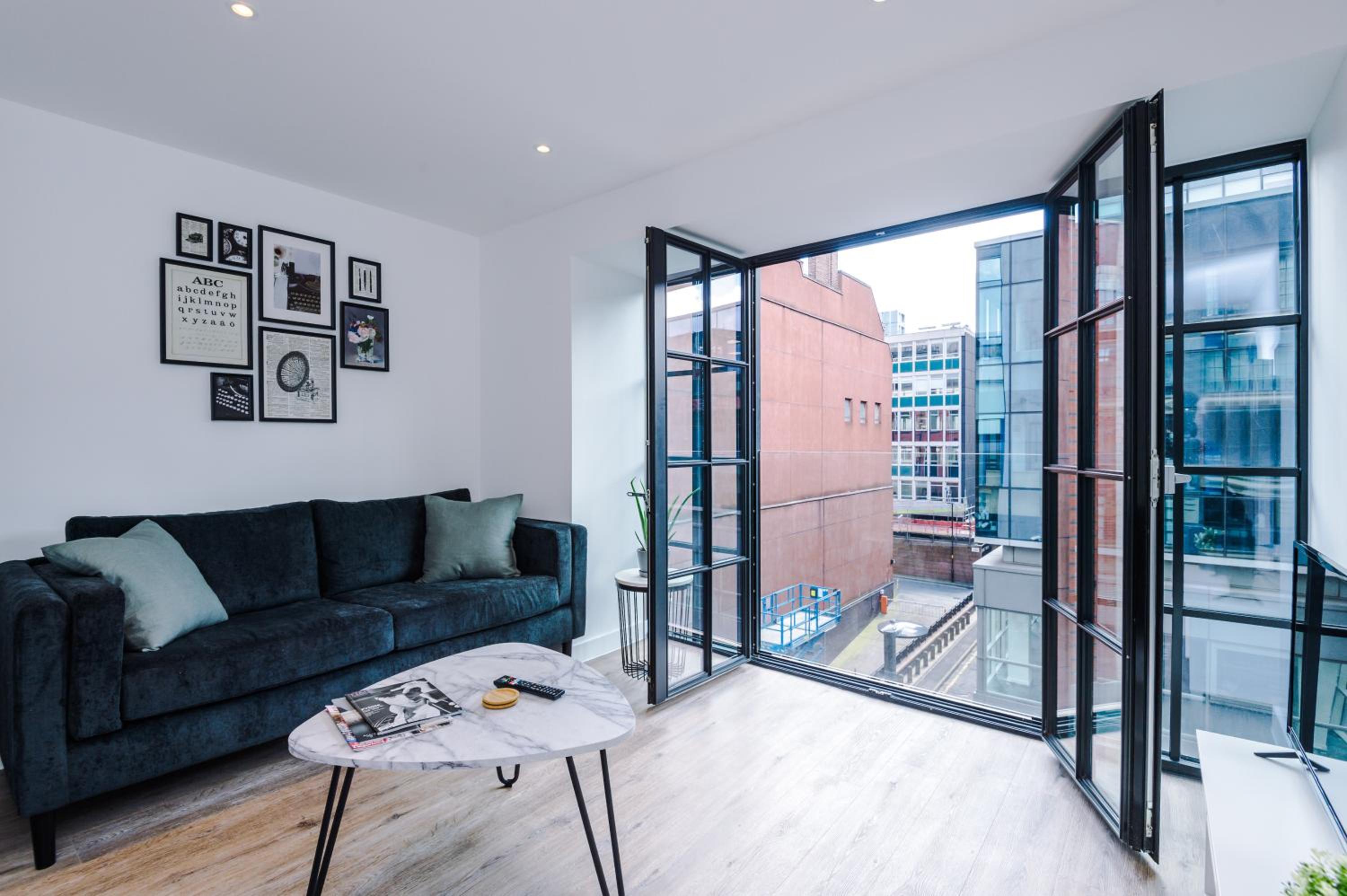 Hilltop Serviced Apartments - Piccadilly view 4