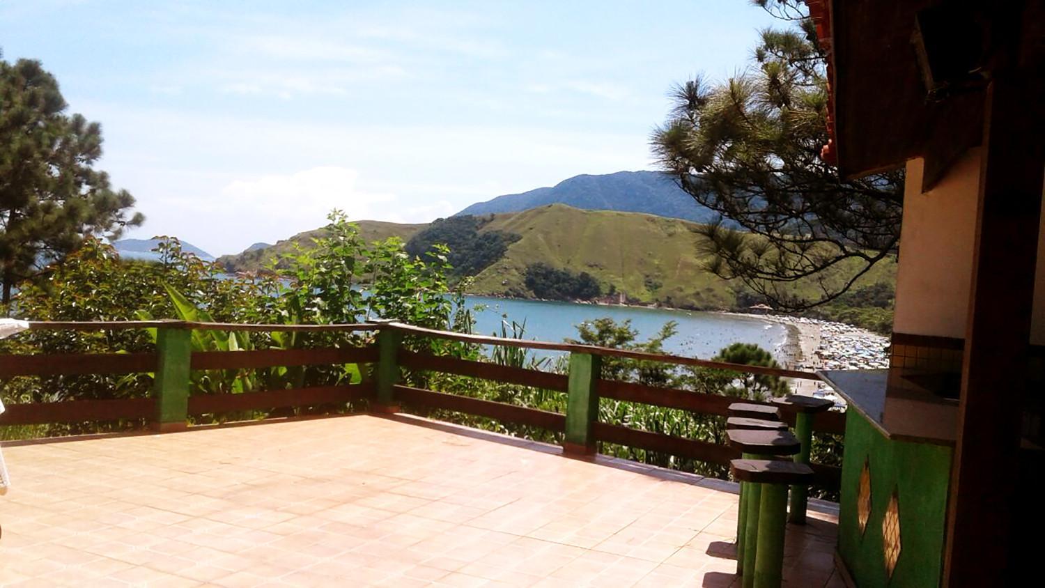 Casa com Piscina, Jardim e Vista Incrível para o mar