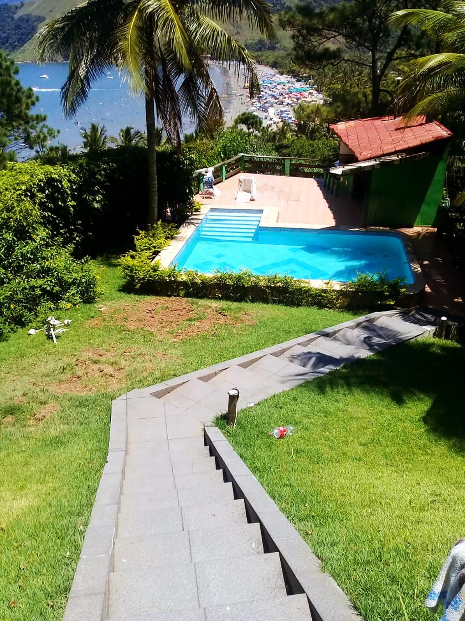 Casa com Piscina, Jardim e Vista Incrível para o mar