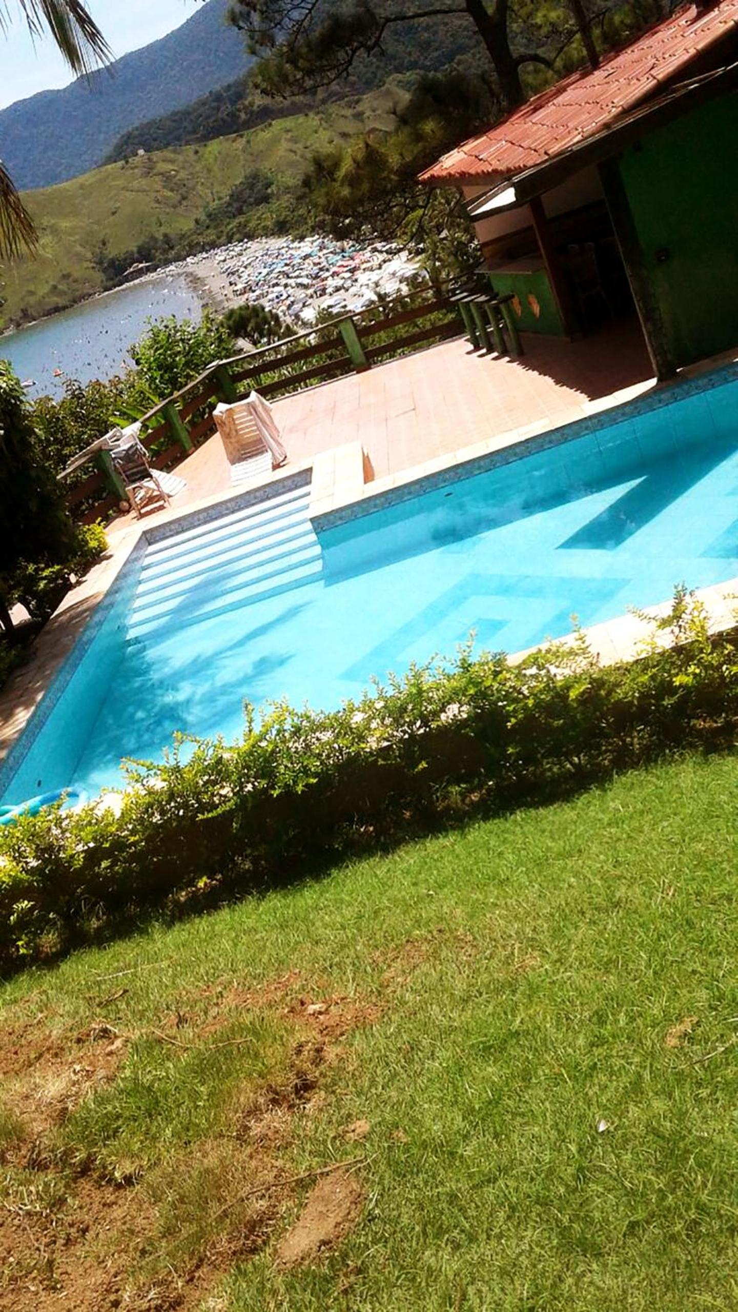 Casa com Piscina, Jardim e Vista Incrível para o mar