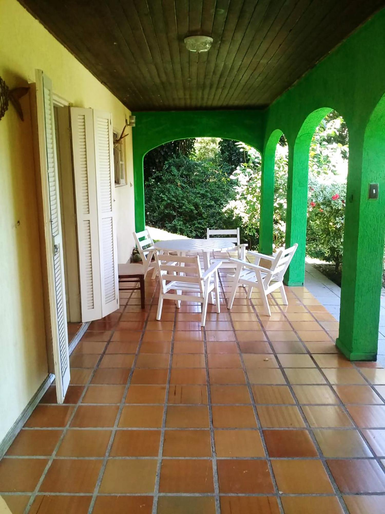 Casa com Piscina, Jardim e Vista Incrível para o mar