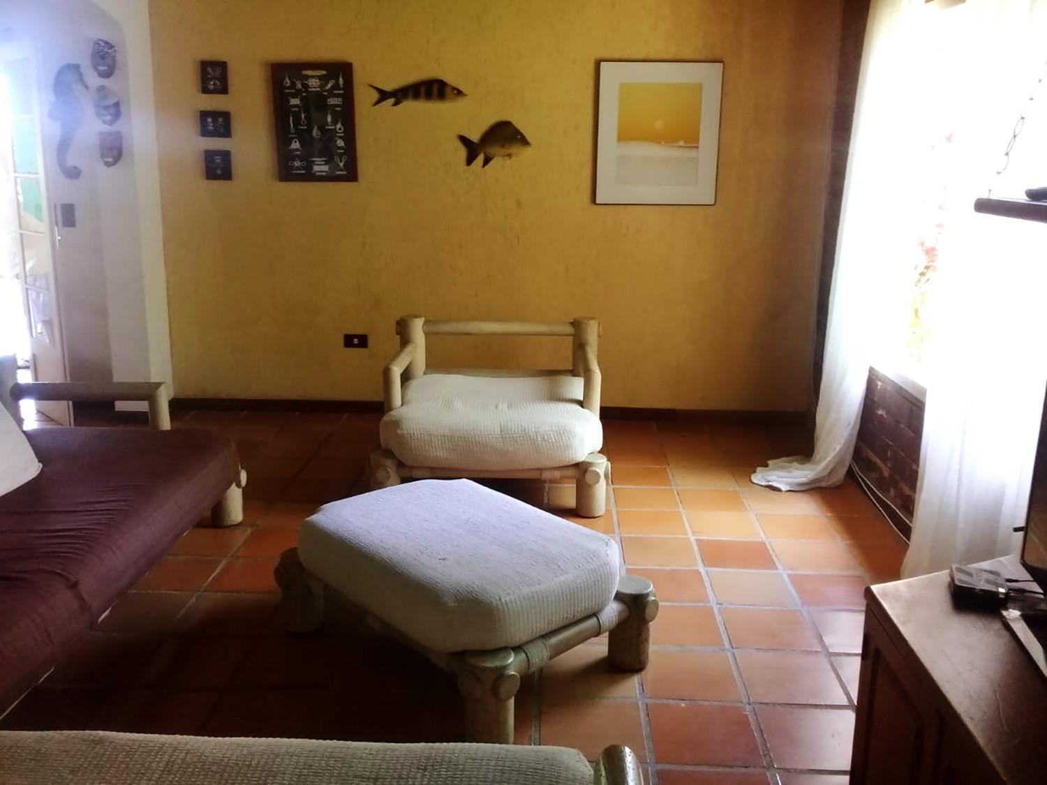 Casa com Piscina, Jardim e Vista Incrível para o mar