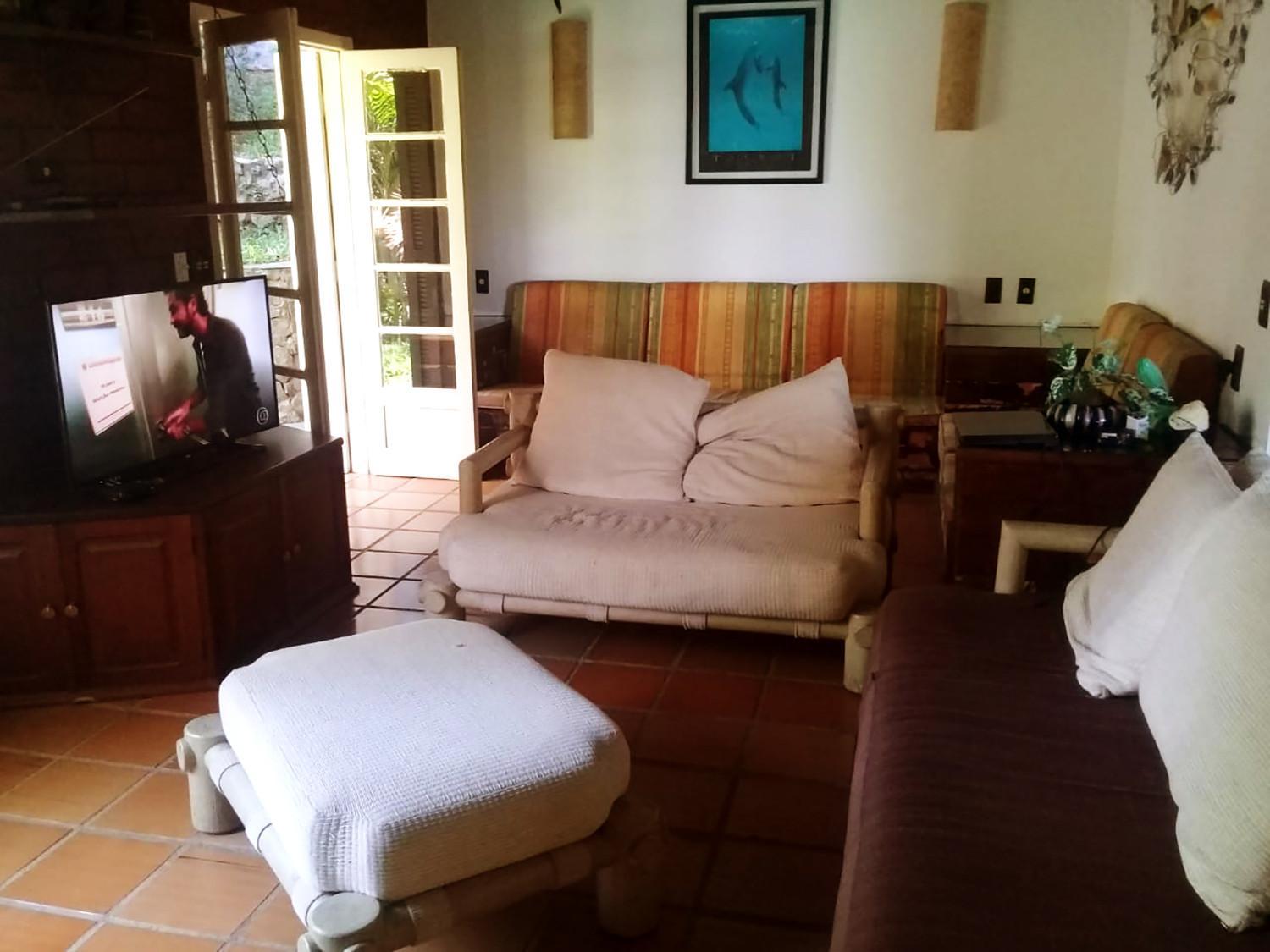 Casa com Piscina, Jardim e Vista Incrível para o mar