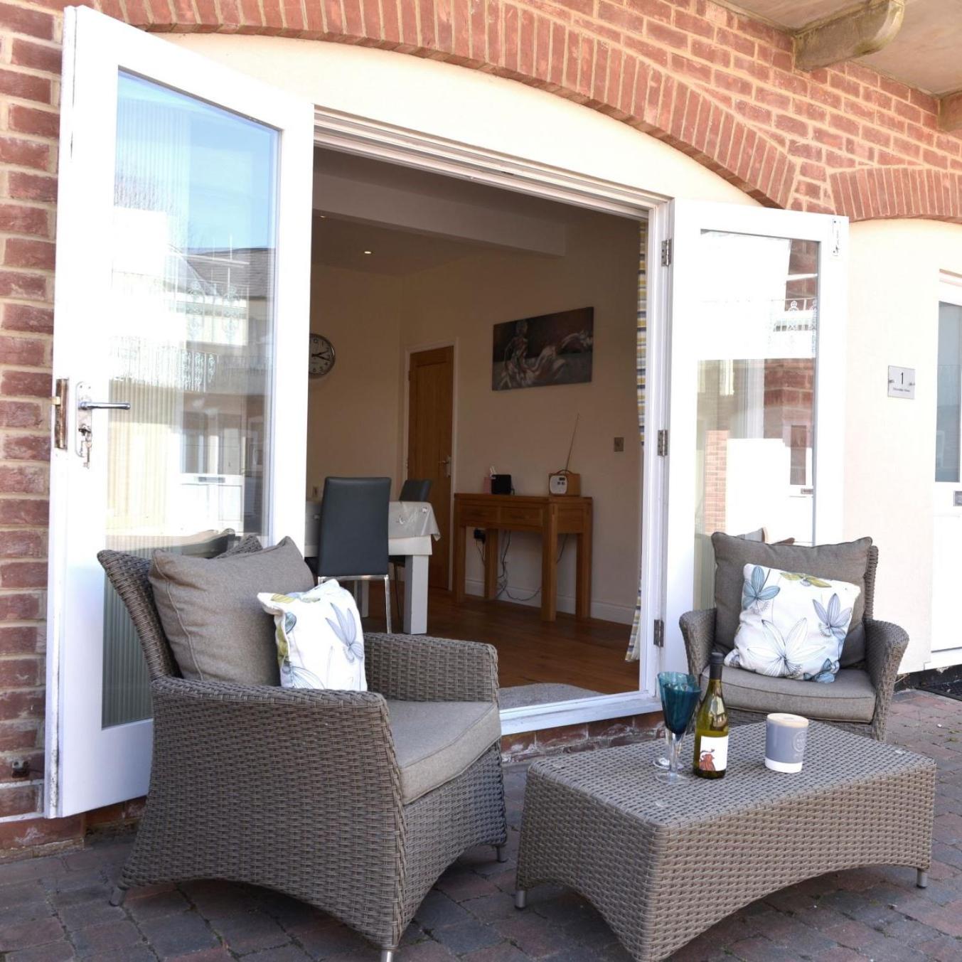 Seaside Mews - charming 2-bed cottage close to the sea view 3