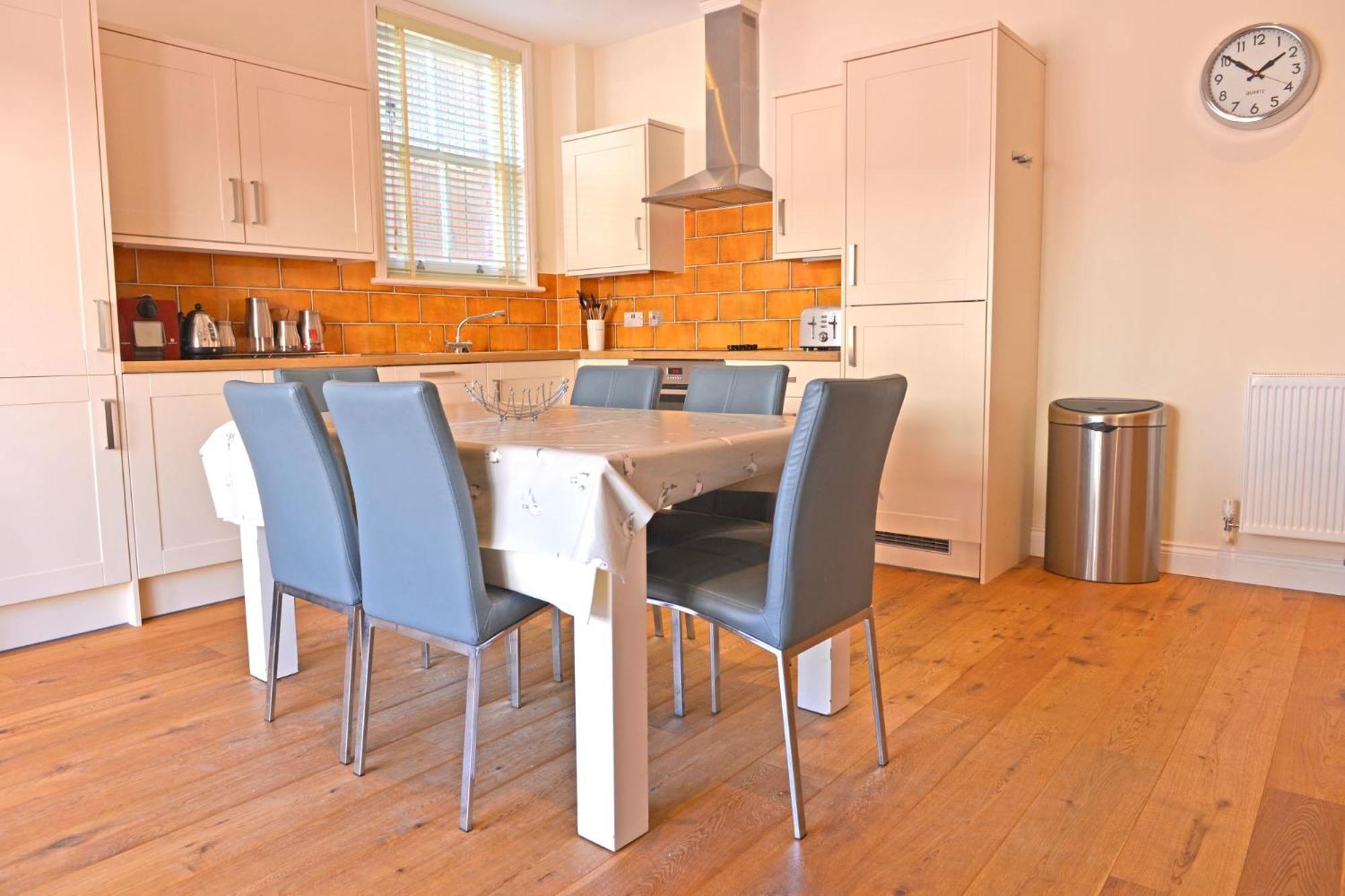 Seaside Mews - charming 2-bed cottage close to the sea view 2