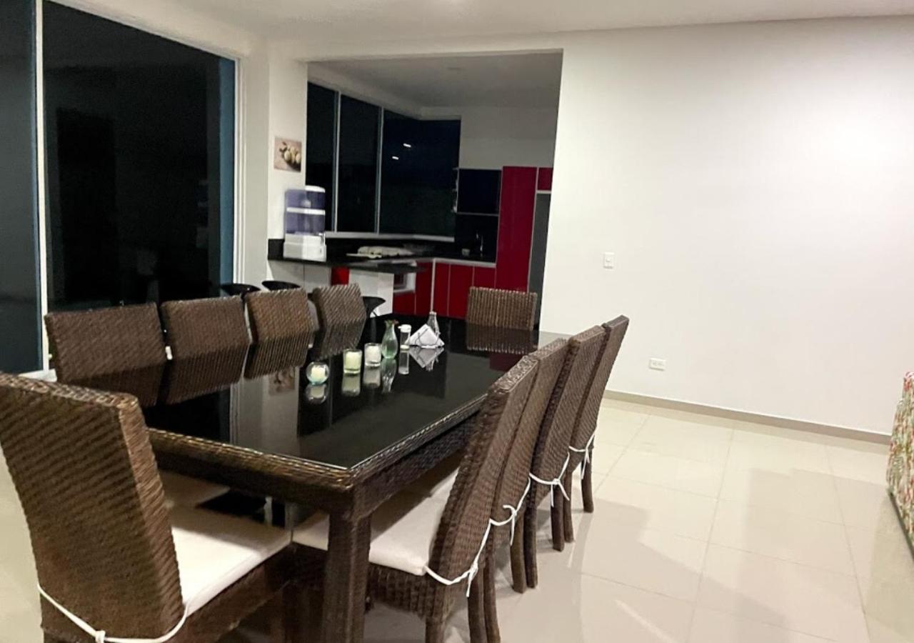 Casa Quinta con Piscina Privada y Aire Acondicionado via a Girardot view 5